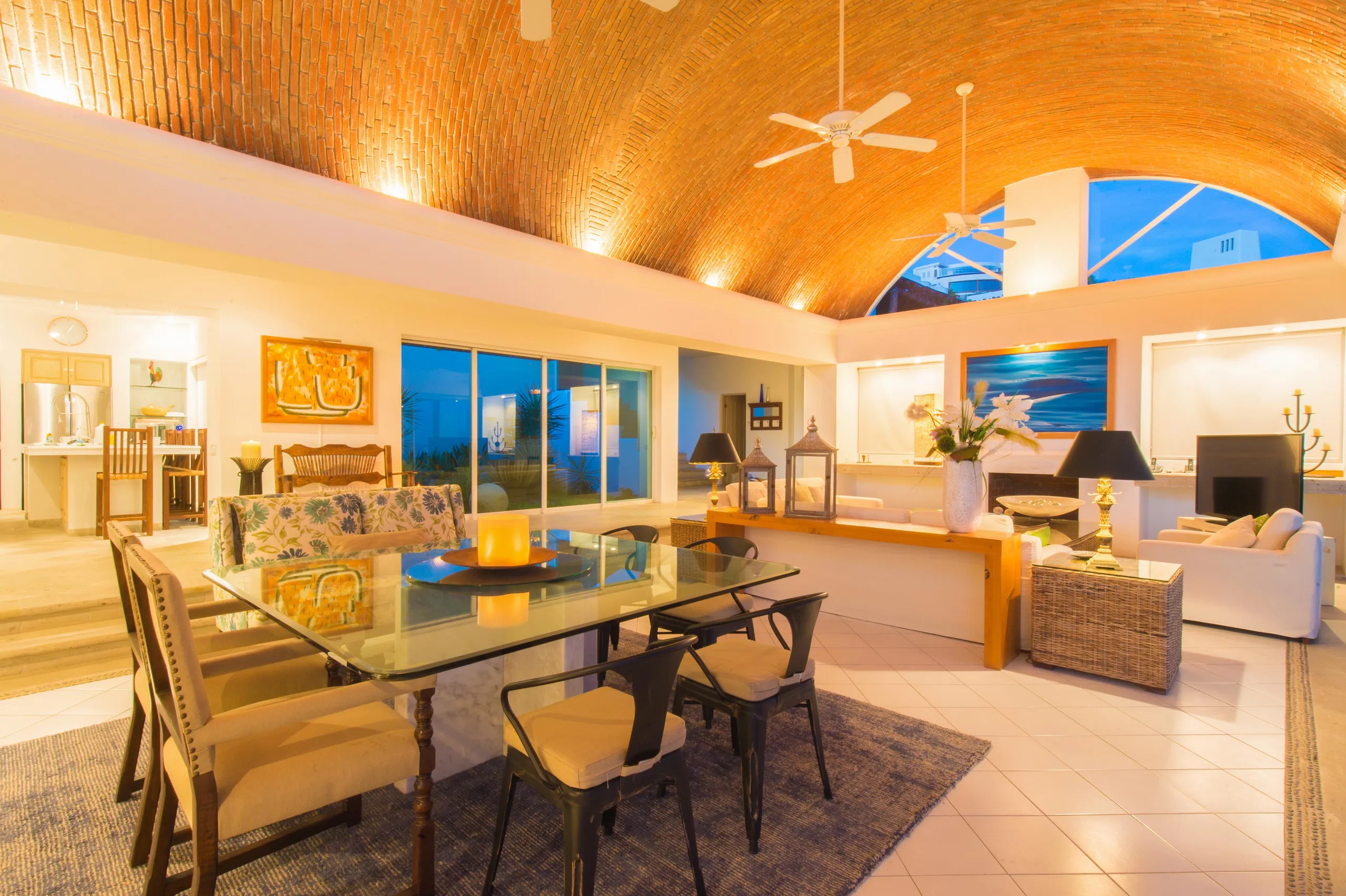 Imposing Cabo San Lucas Estate with Blue Water Pool and Jacuzzi — photograph 10