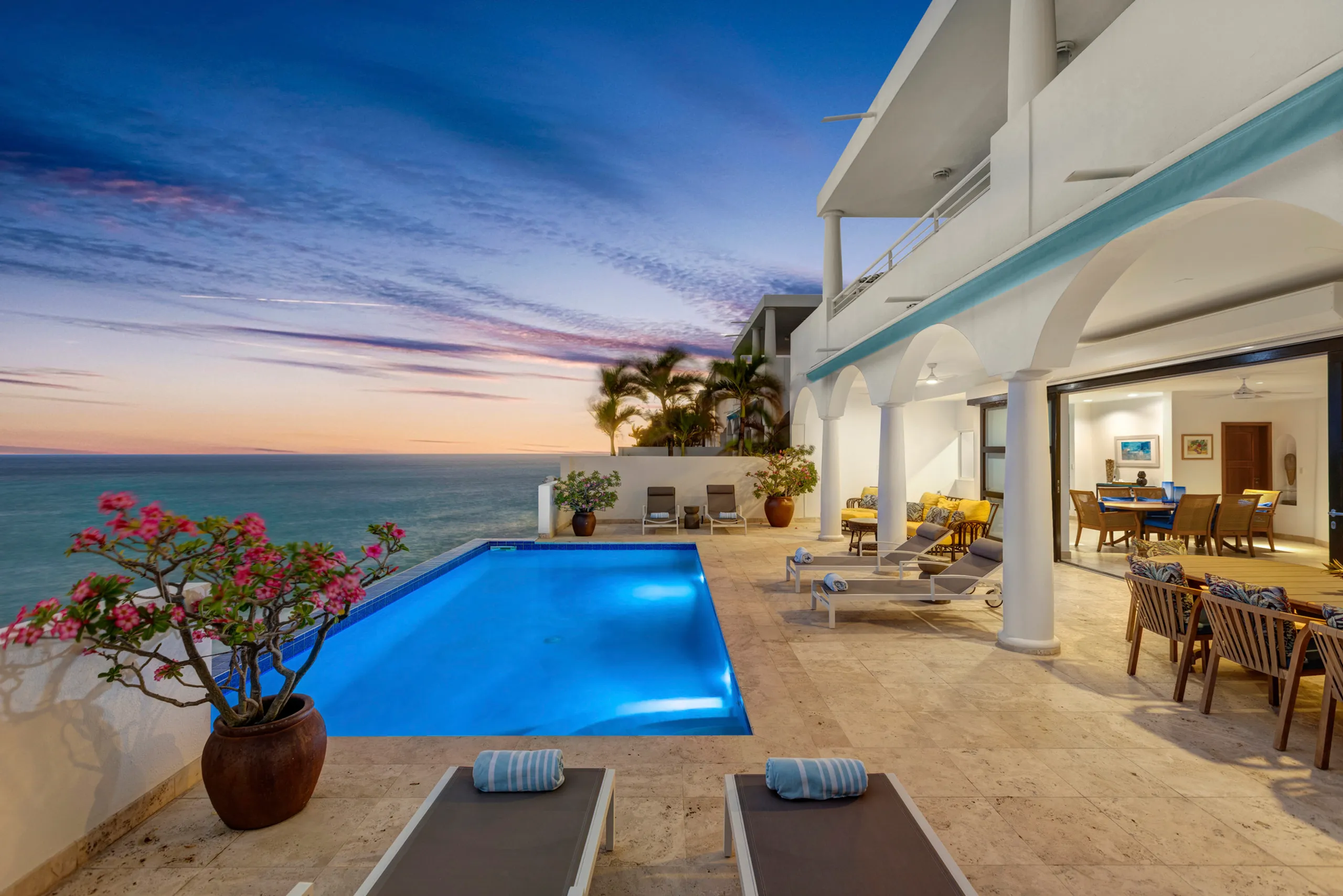 Saint Martin Light-filled Impeccably Designed Villa with Ocean View and Pool — photograph 8