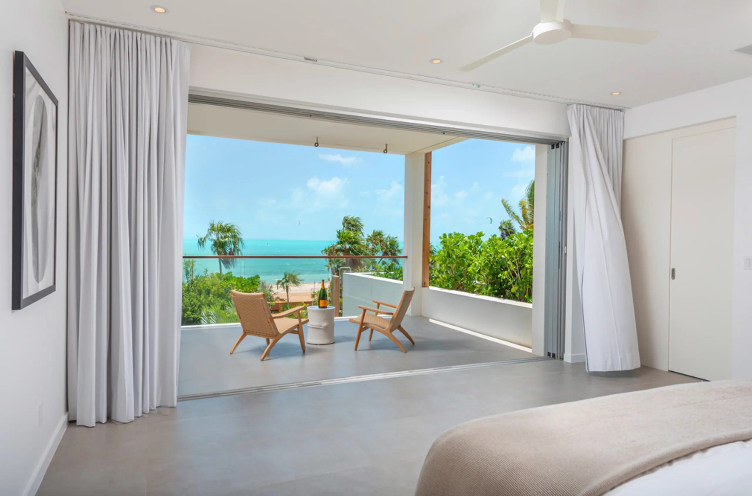 Long Bay Beach Villa with Infinity Pool and Stunning Ocean Views — photograph 11