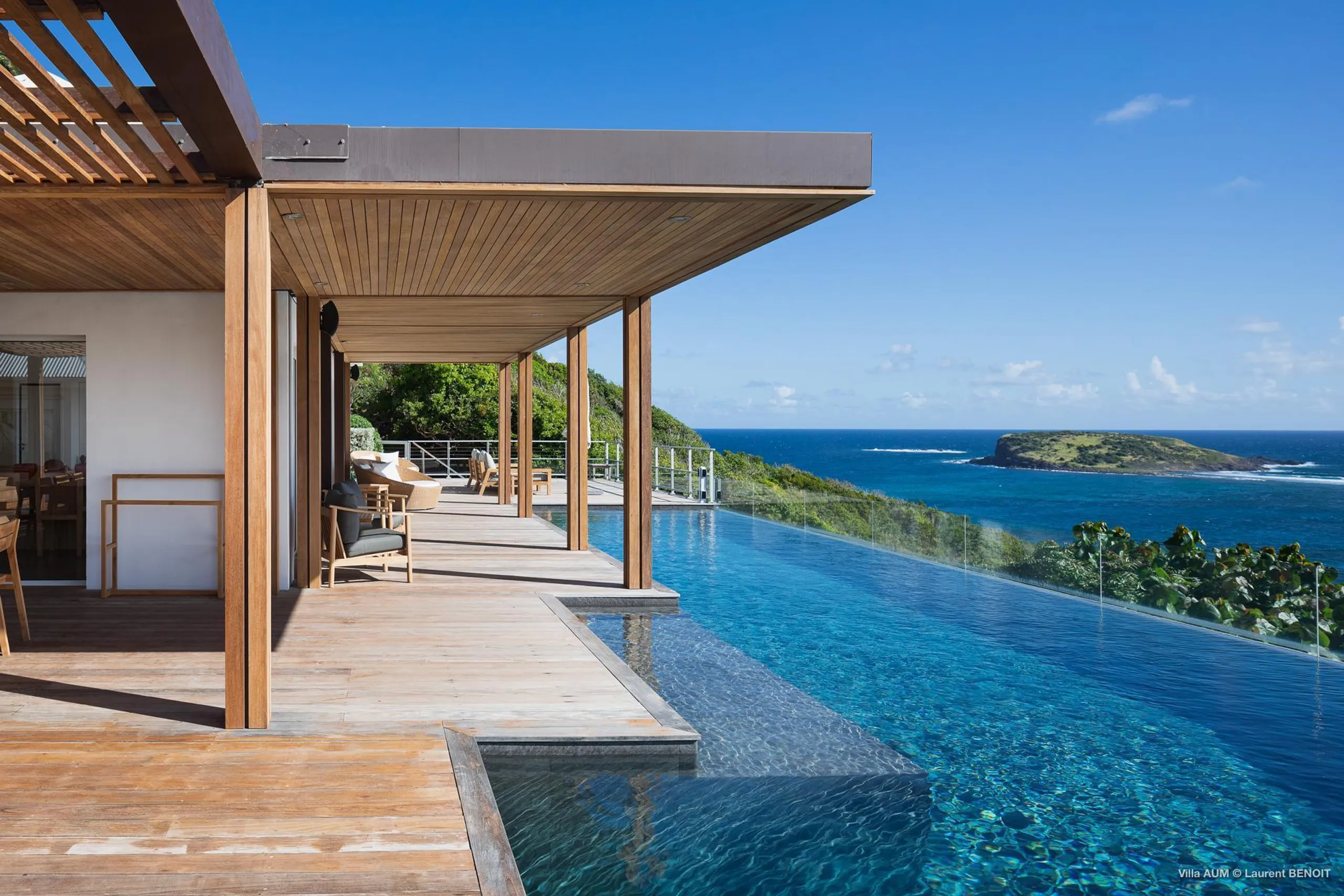Ornate Seaside Villa with Infinity Pool and Fitness Room, Marigot Bay