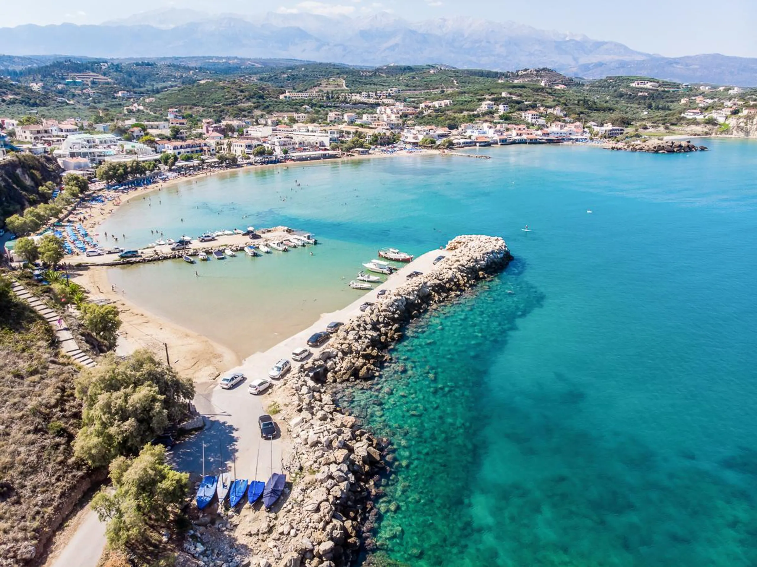 Extraordinary Cretian Villa with Infinity Pool and Bay Views — photograph 5