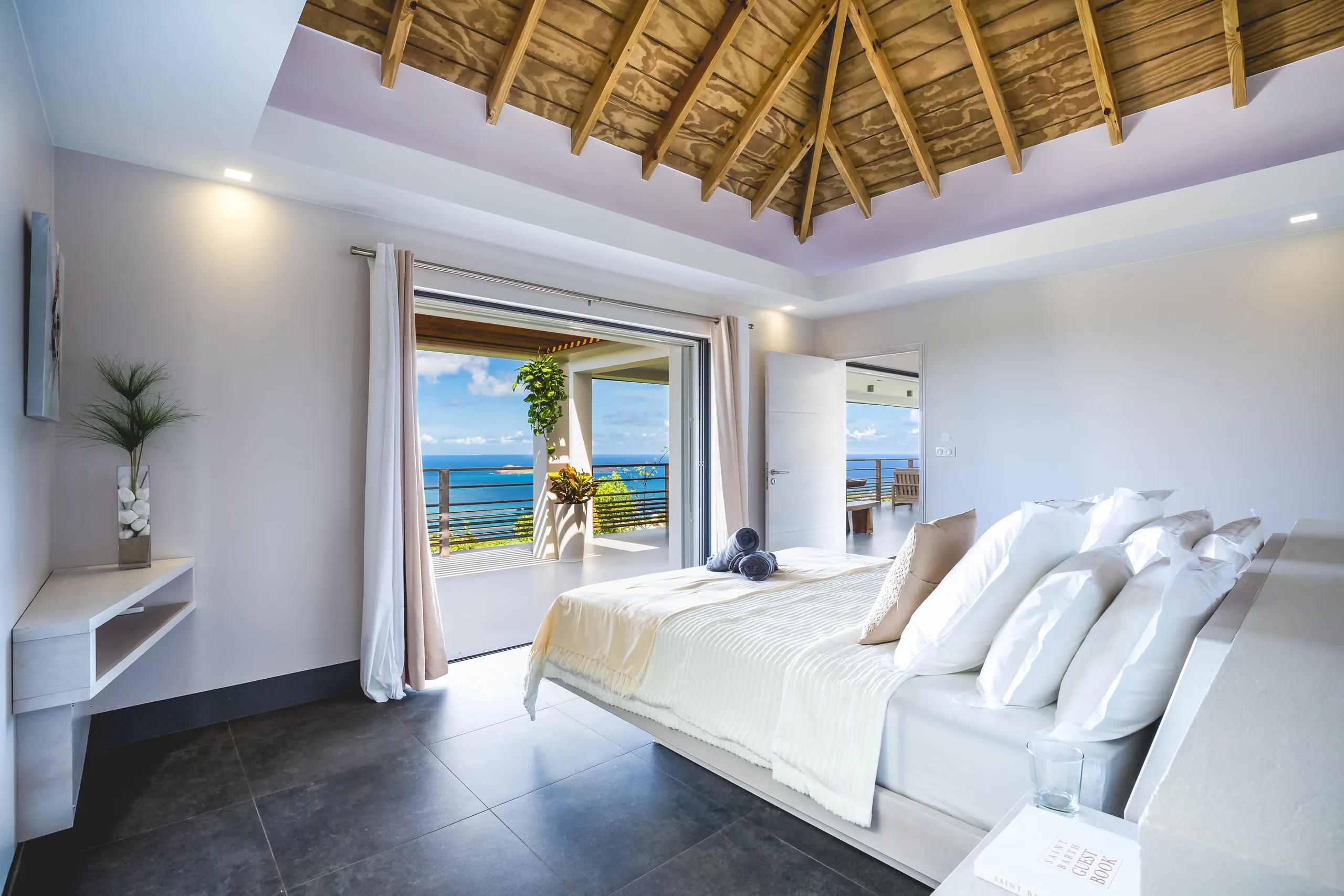 Dignified Oceanview Villa with Private Pool and Fitness Room — photograph 12