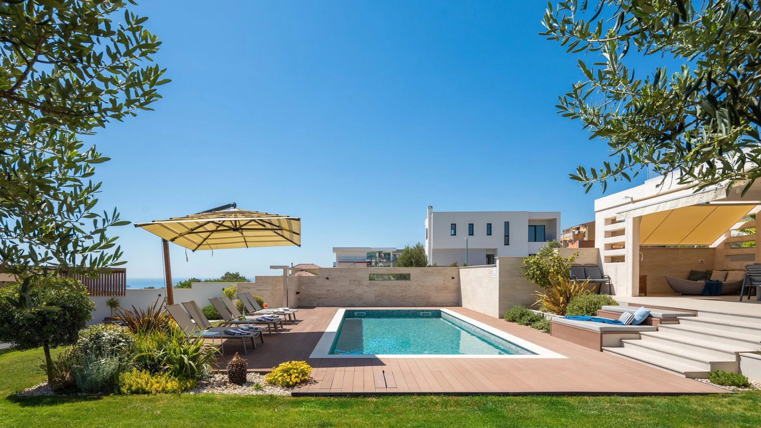Modern Oasis with Heated Pool in Primosten and Luxurious Comfort — photograph 7