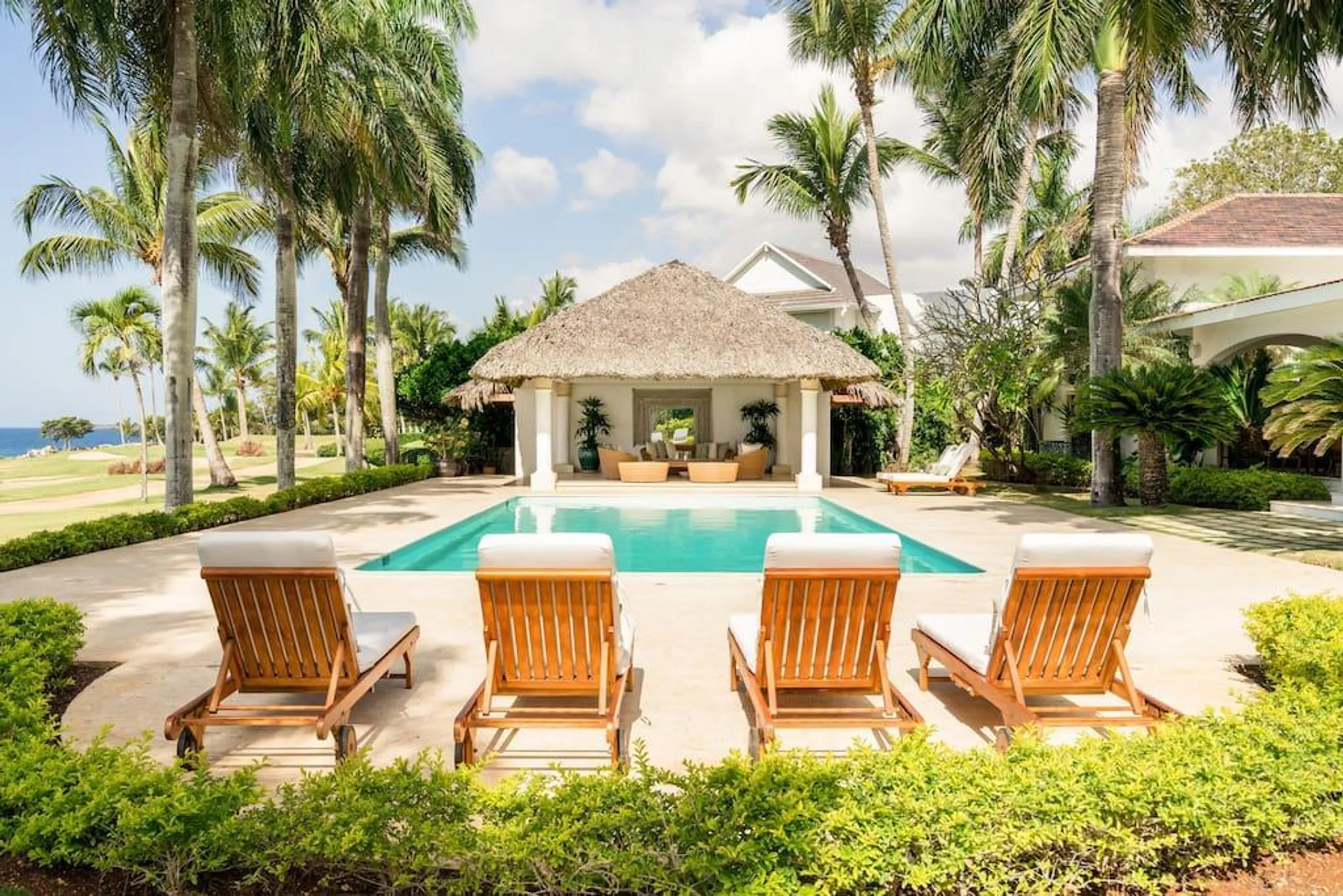 Breathtaking Oceanside Villa with Private Pool, Gazebo and Walks to Beach, La Romana