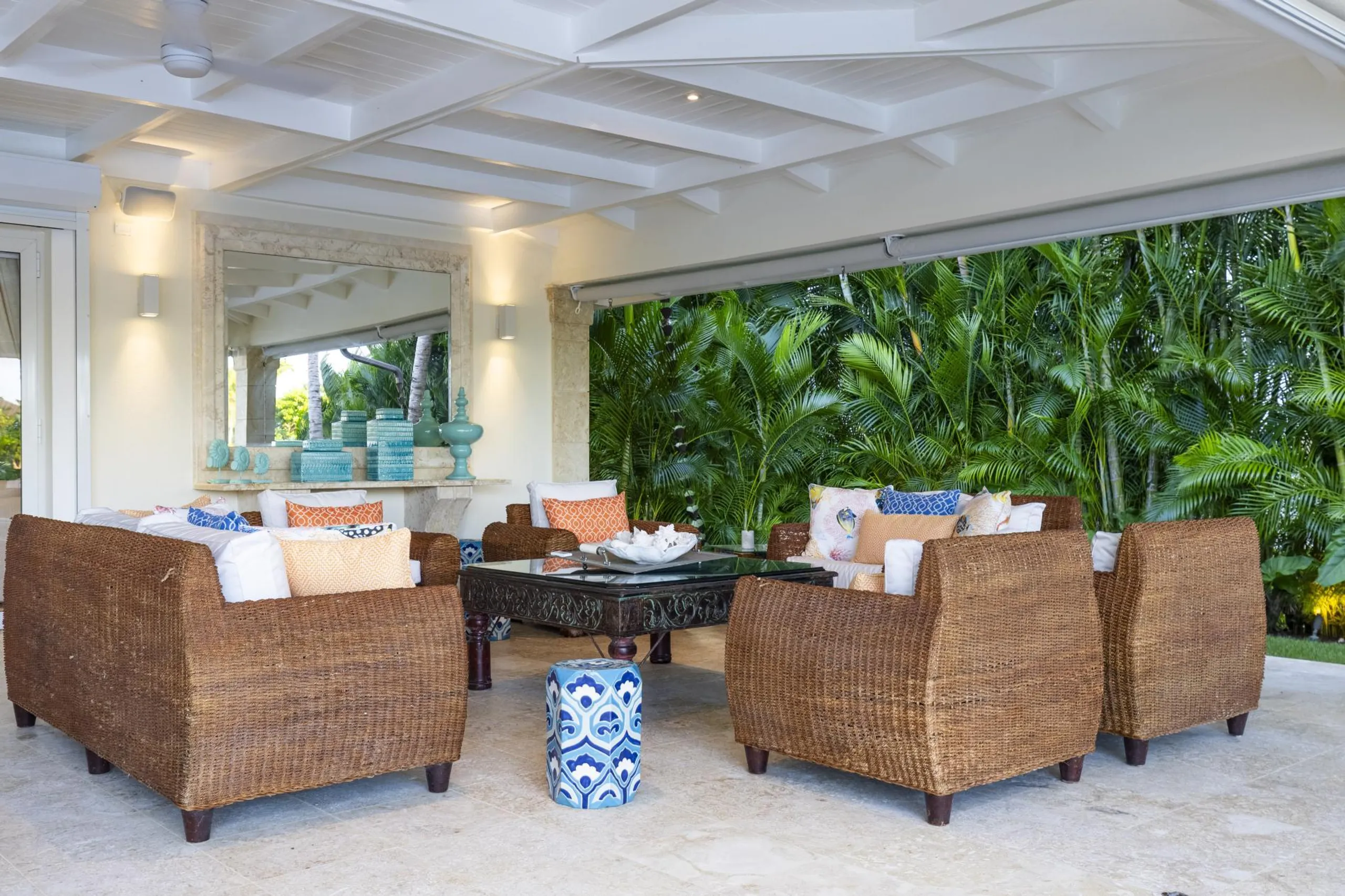 Serene Villa with Private Pool and Golf Course Views — photograph 8