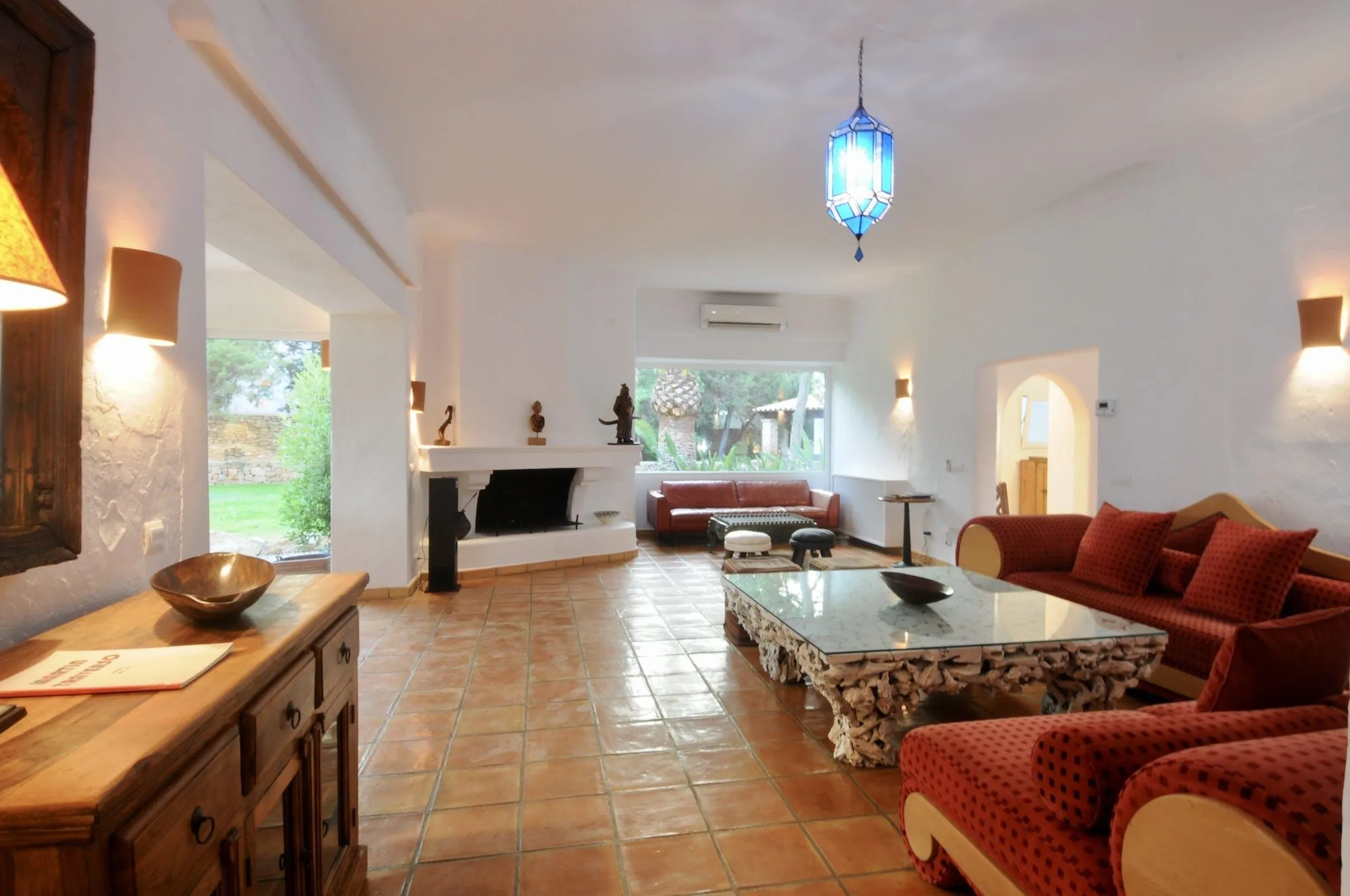 Moroccan-Style Pool House, Bali Retreat, and Coastal Path to the Sea — photograph 11