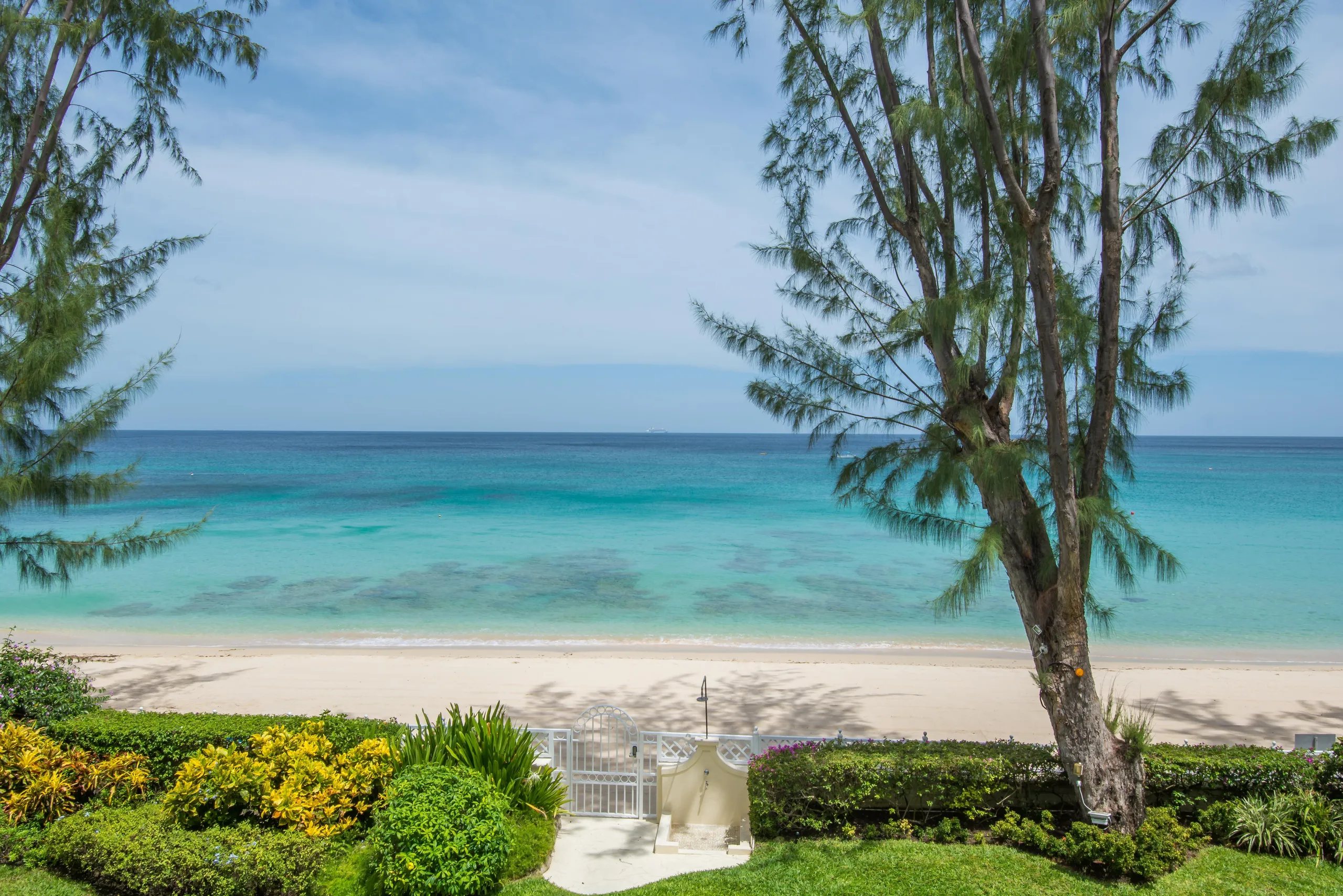 Barbados Beachfront Spectacular Villa — photograph 3