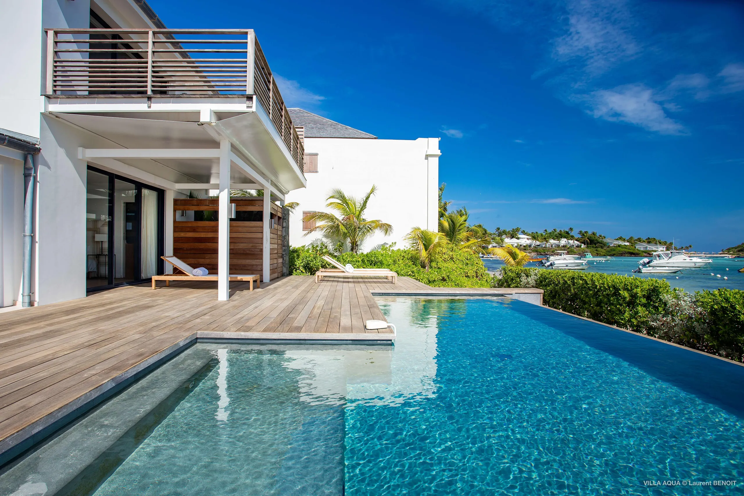 Chic Beachfront Contemporary Villa with Private Pool and Amazing Ocean Views, Grand Cul de Sac