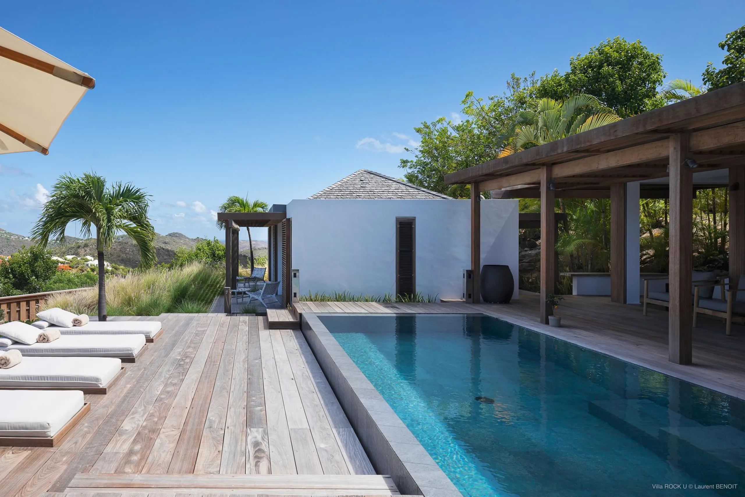 Deluxe Paradise Estate with Private Pool and Seaside Views — photograph 4