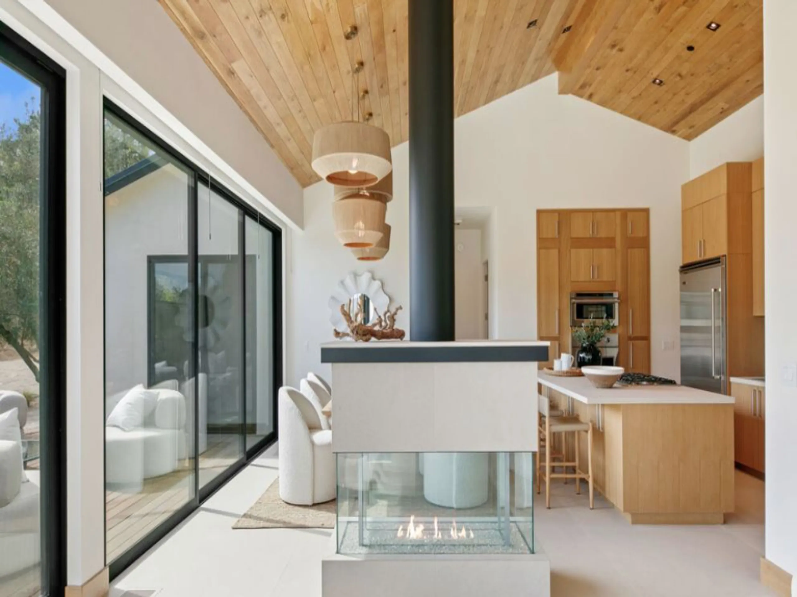 Architectural Malibu Farmhouse with Creative Studio, Pool & Two-Acre Ground — photograph 9