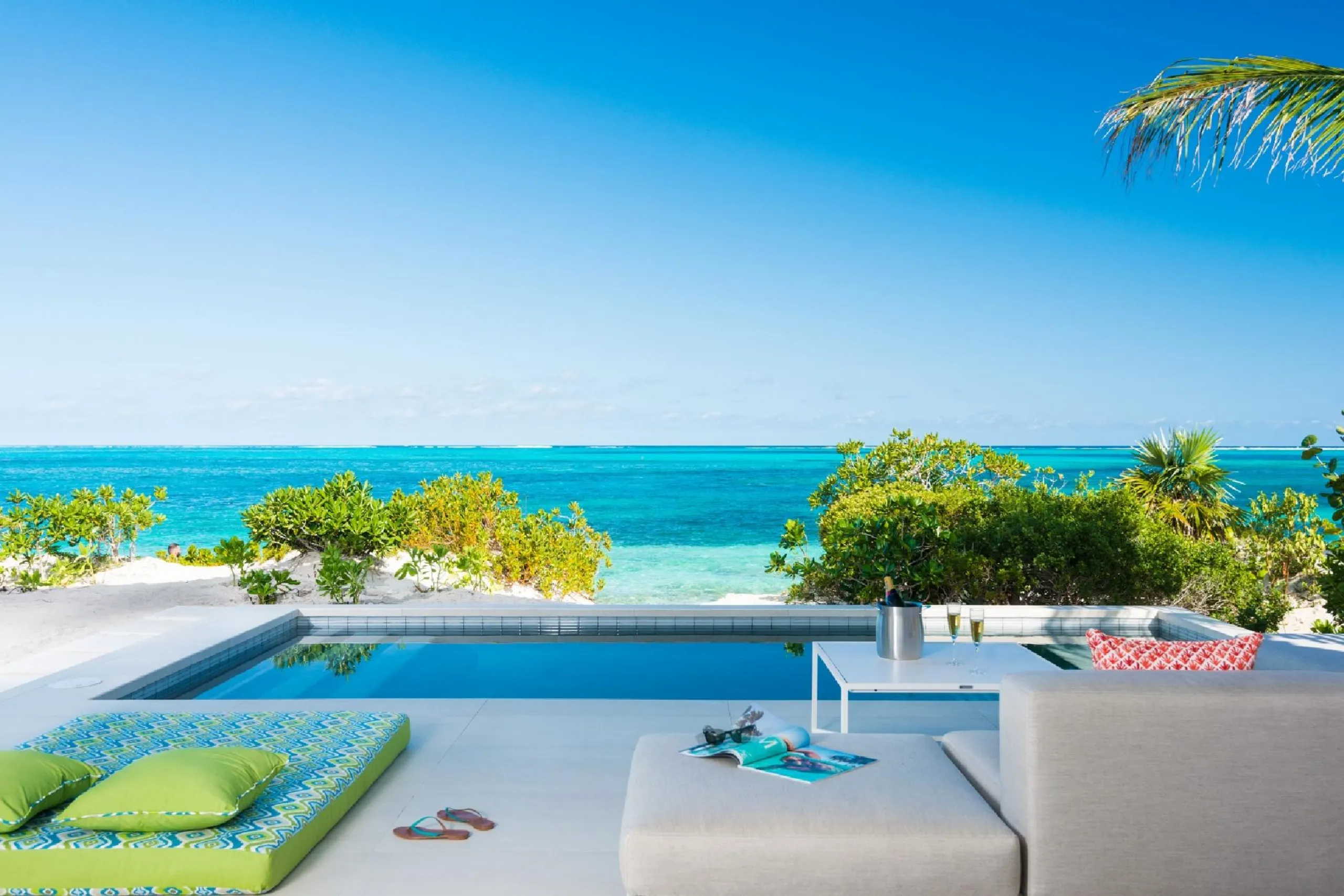Grace Bay Dunes Luxury Beachfront Villa with Private Pool and Amazing Ocean Views — photograph 2