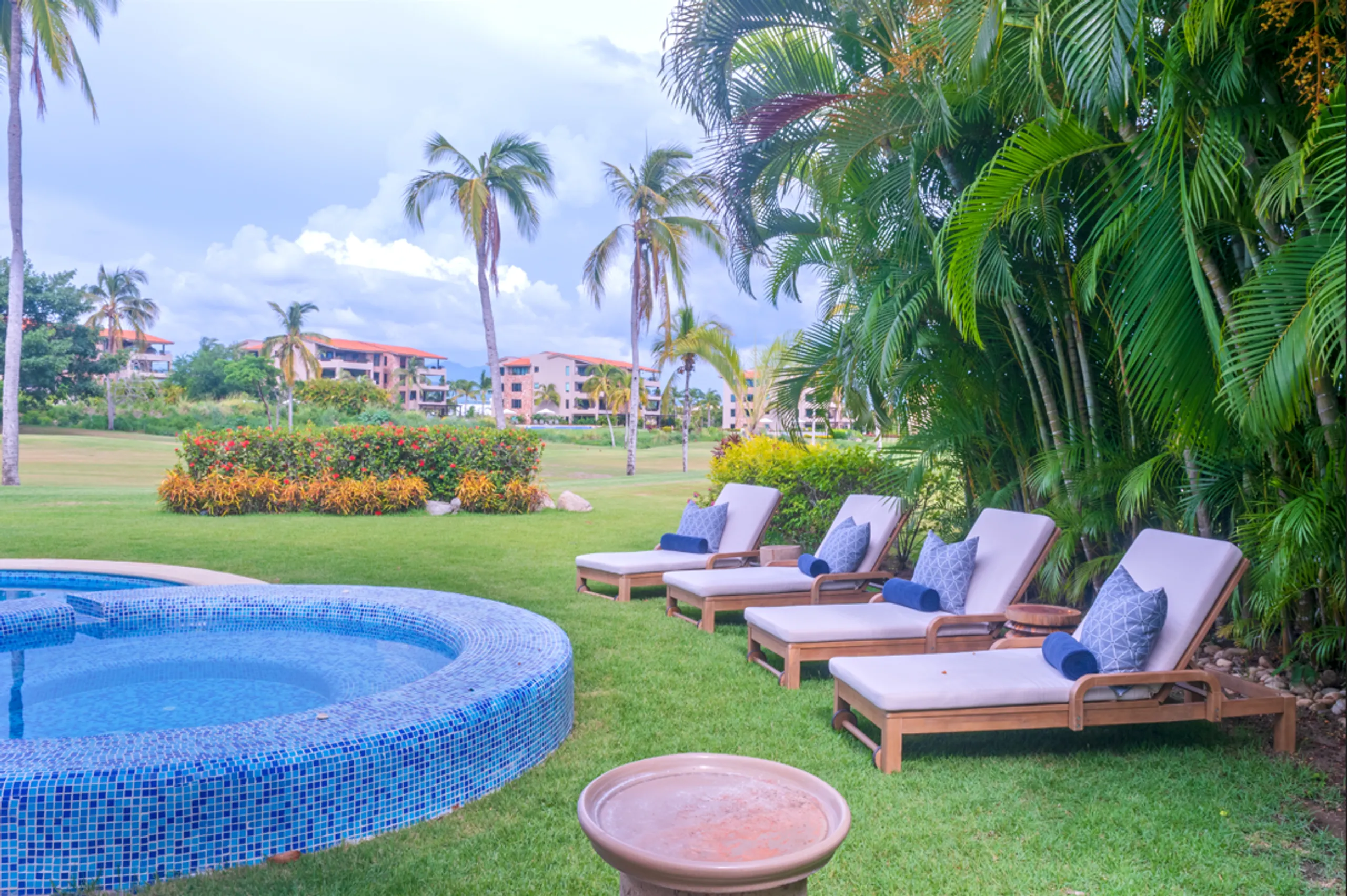 Exquisite Villa Oasis with Panoramic Ocean Views — photograph 12