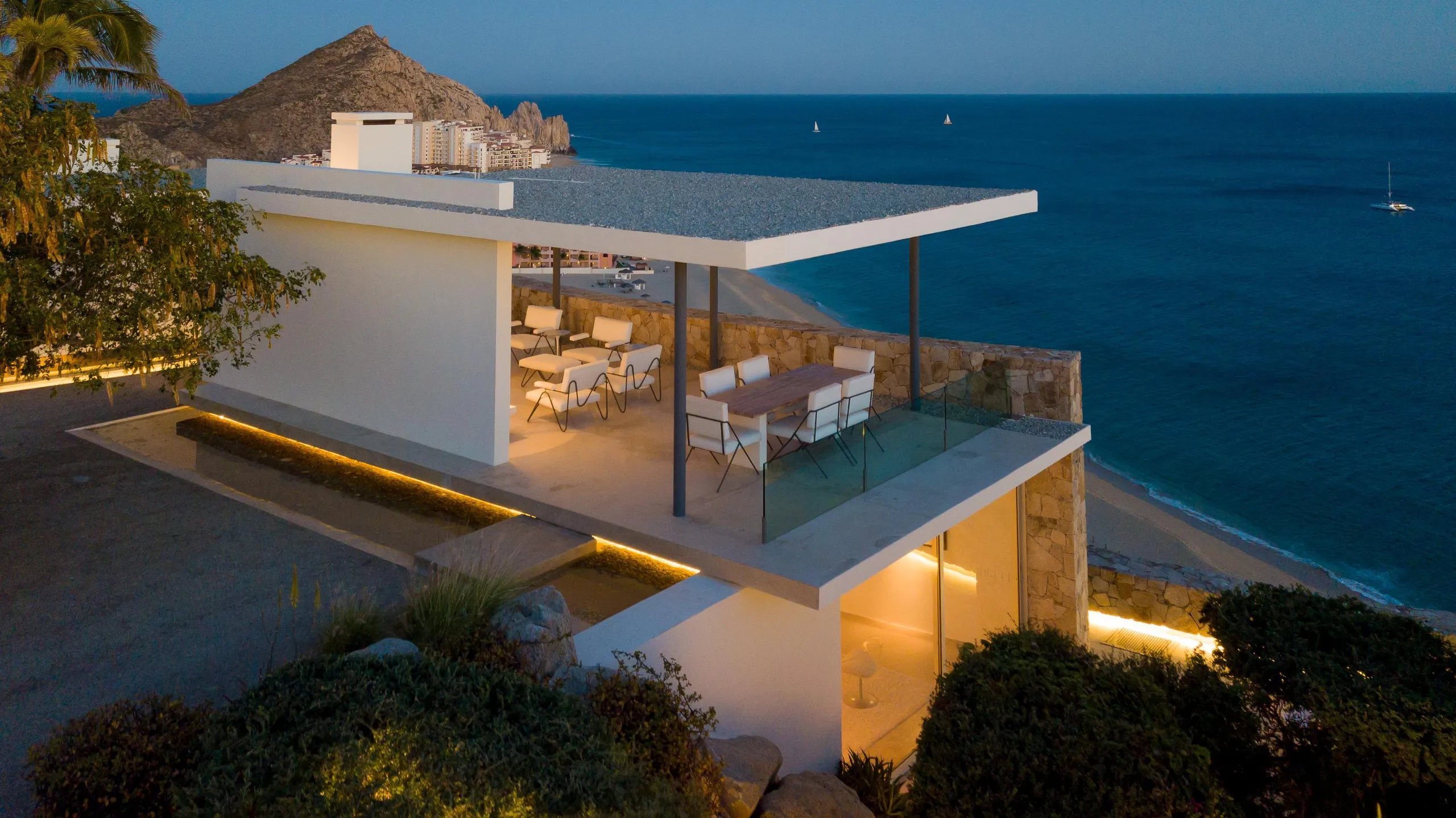 Modern Architectural Masterpiece Estate with Private Pool and Panoramic Ocean Views — photograph 5