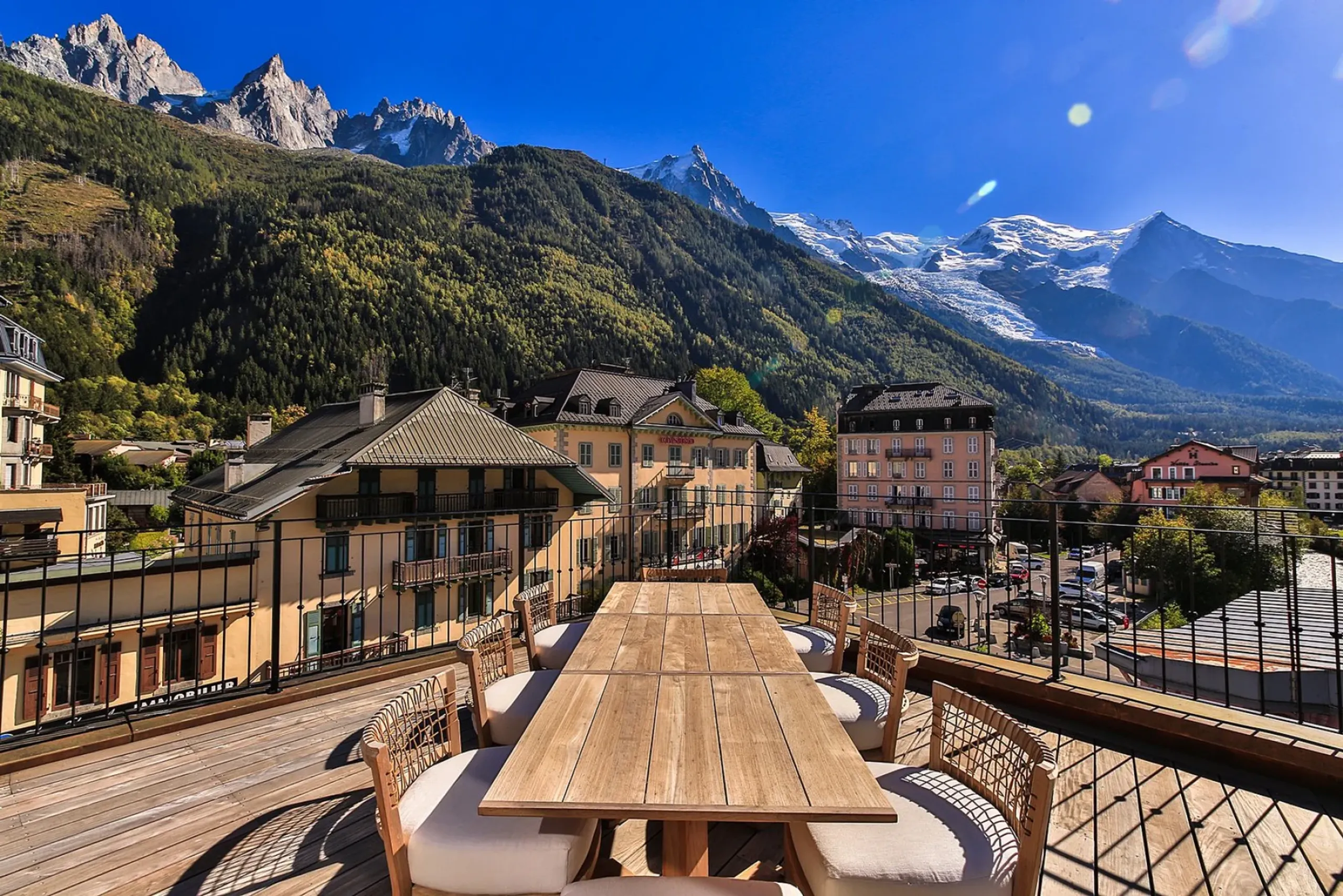 Exceptional 439m² Art Deco Penthouse in Chamonix with Roof Terrace & Mont Blanc Panorama — photograph 3