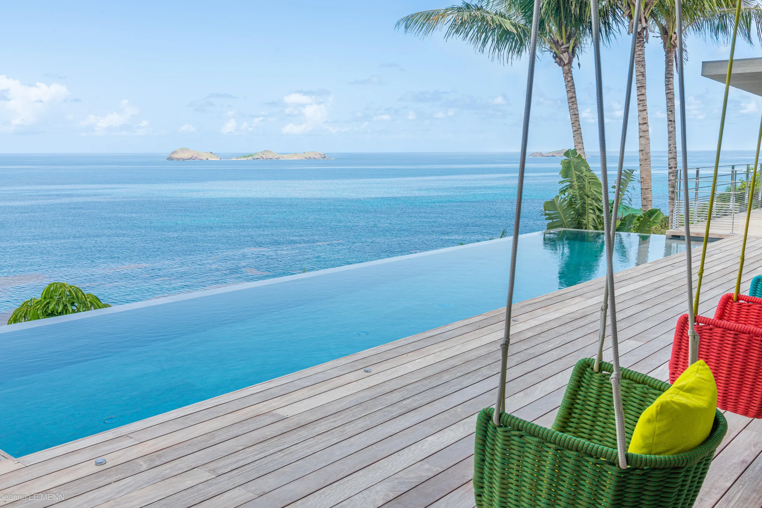 Rejuvenating Paradise Estate with Infinity Pool and Sweeping Ocean Views — photograph 2