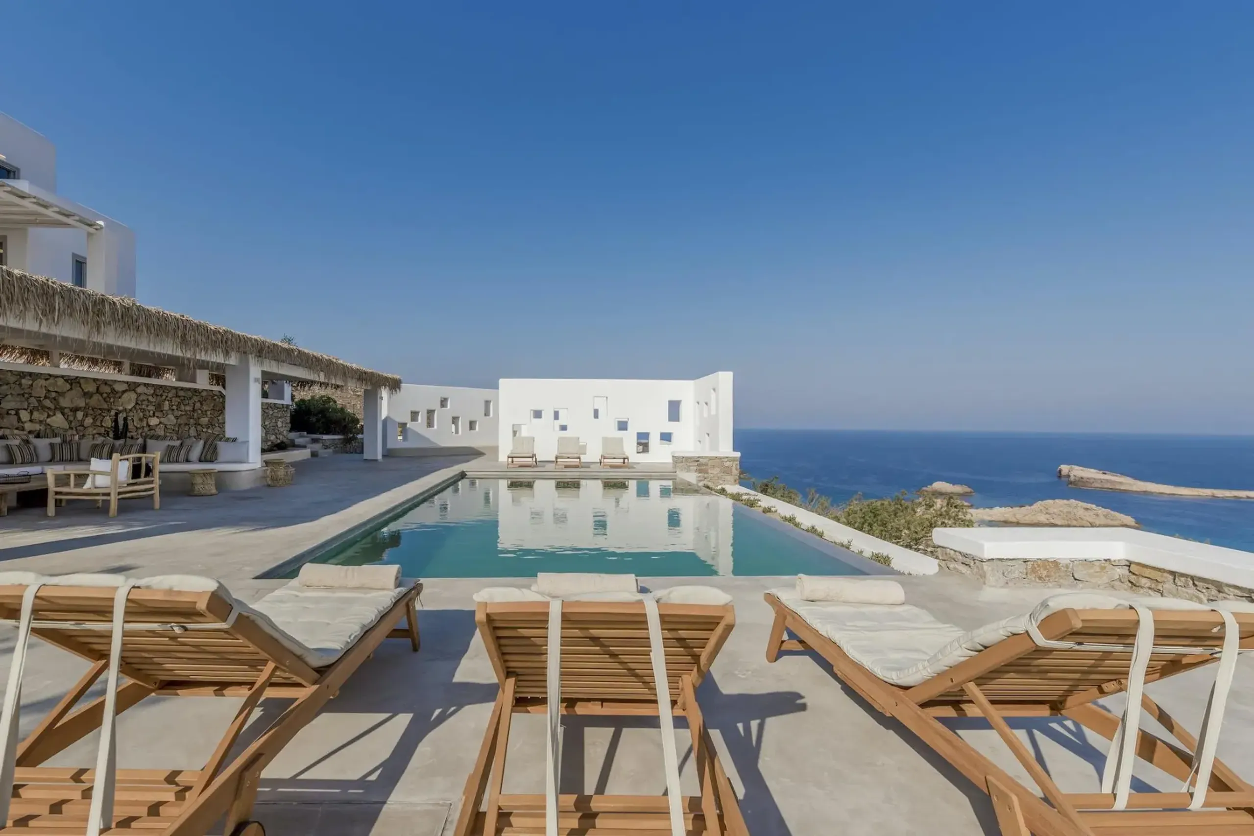 Serene Seaside Contemporary Villa with Infinity Pool and Walks to Beach, Agios Sostis