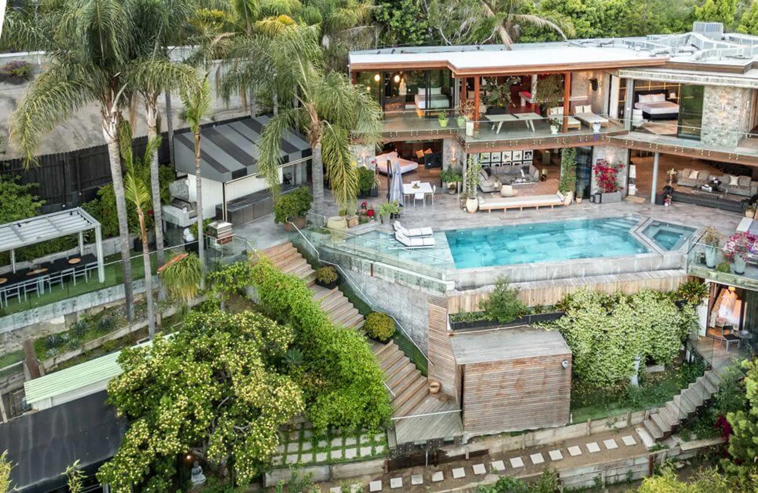 Exclusive Los Angeles Villa with Pool, Rooftop & Designer Touches — photograph 7