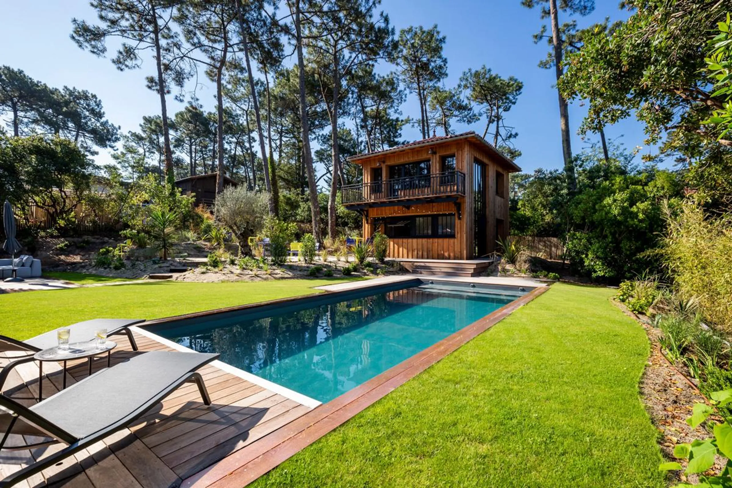 Magnificent Le Canon Villa with Private Pool and Garden Views — photograph 2