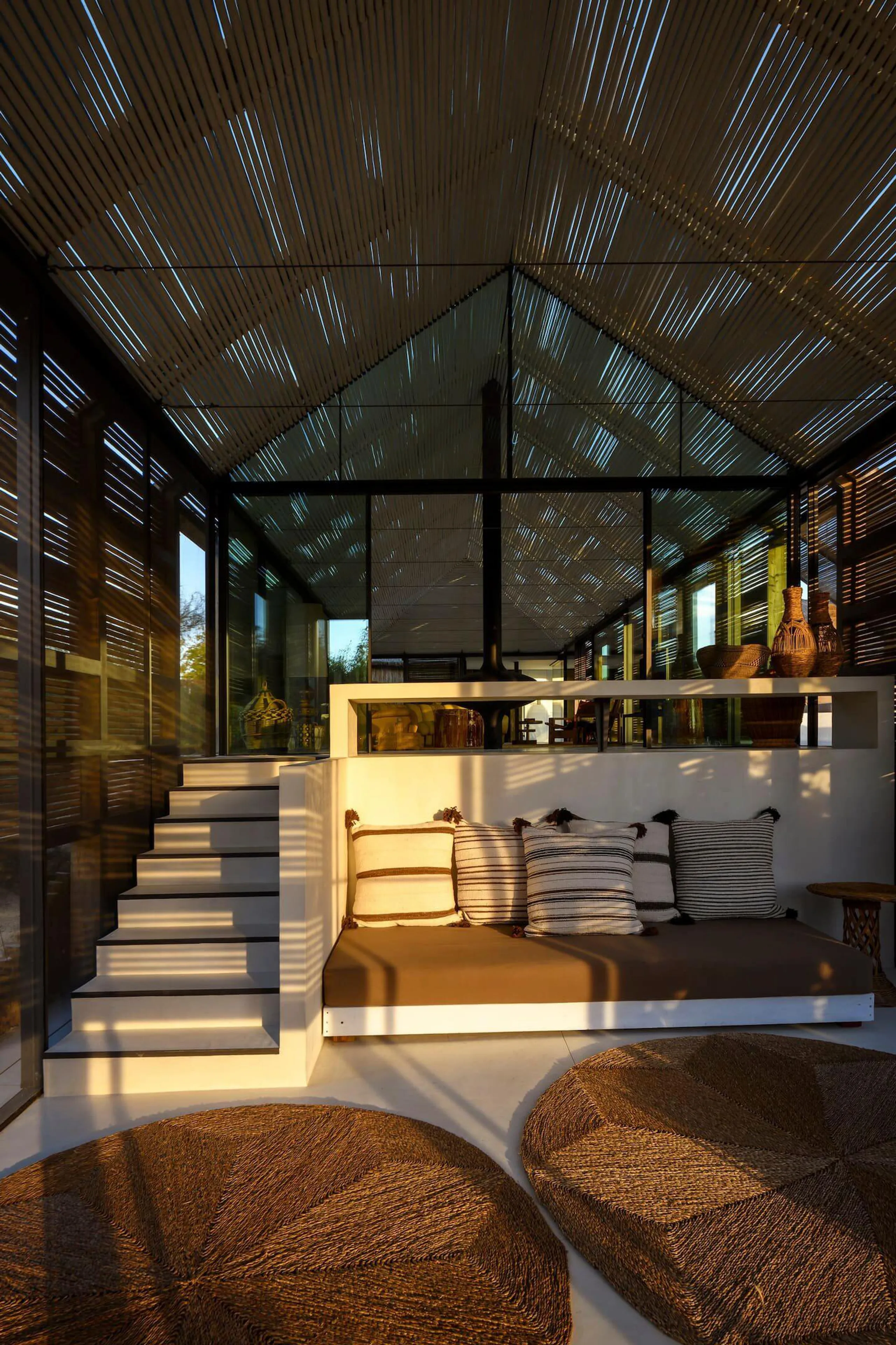 Unique Architectural Villa with Private Pool and Stunning Views — photograph 12