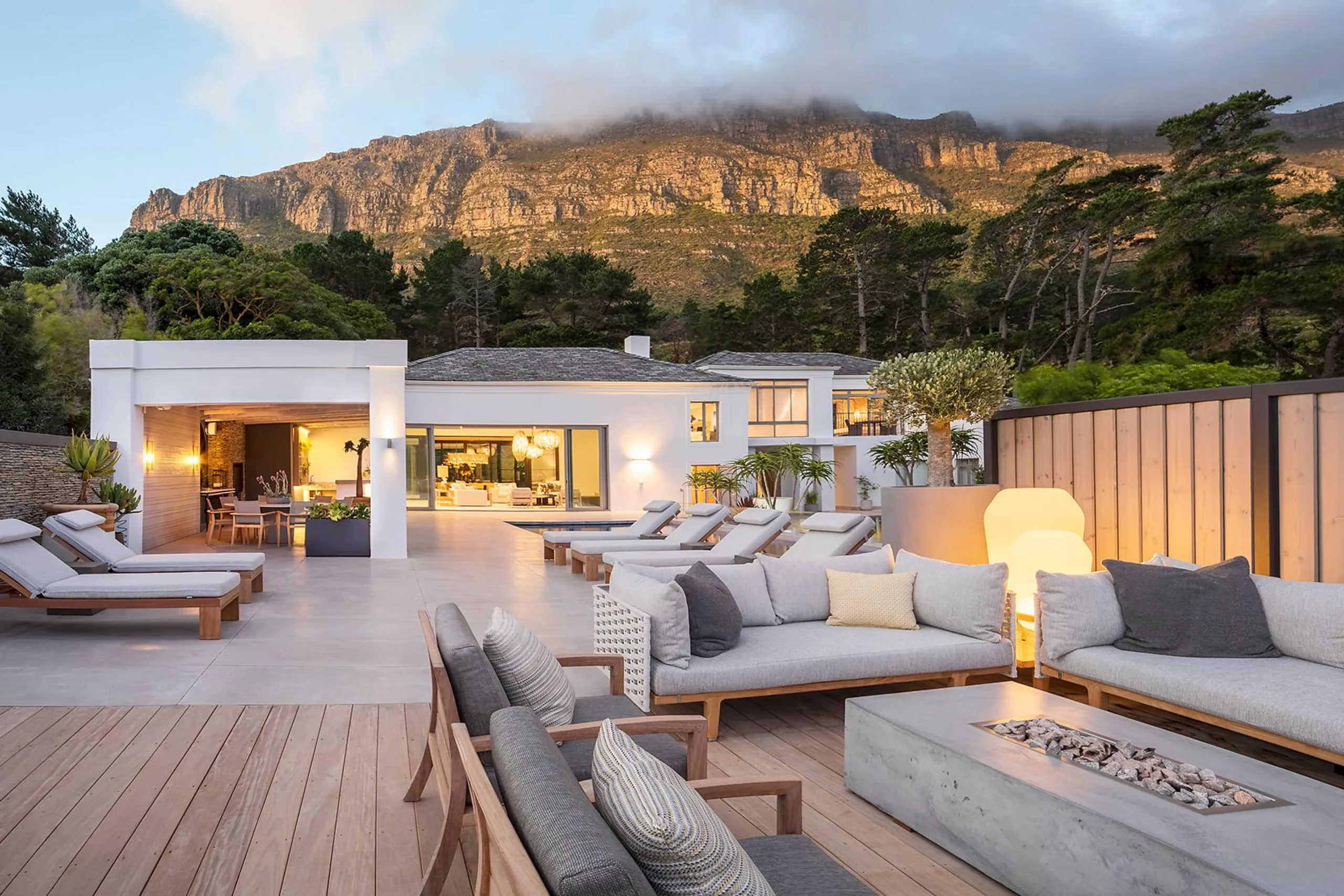 Contemporary Serene Retreat with Pool and Tennis Court — photograph 6
