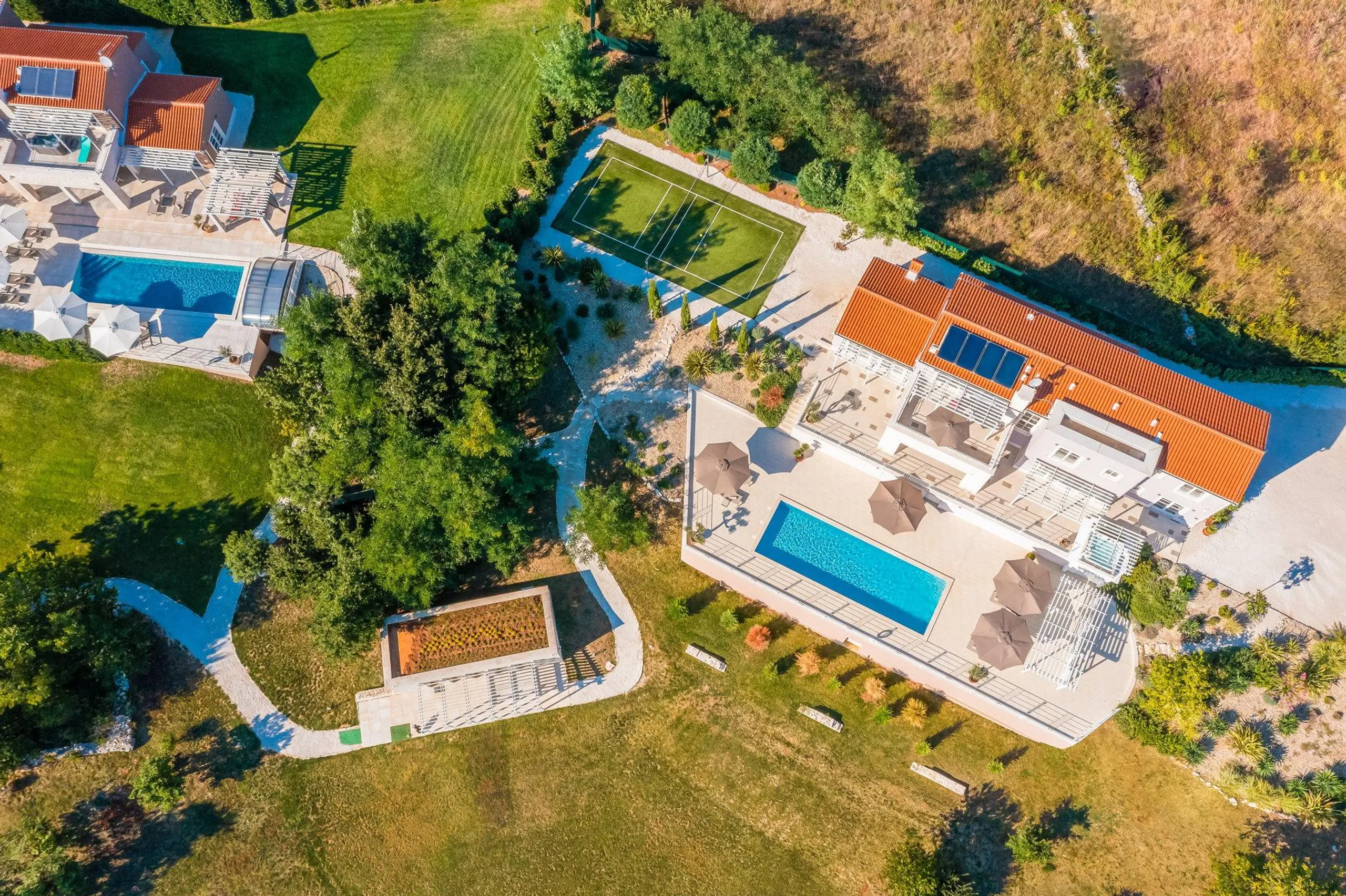 Awe-inspiring Private Complex with 3 Pools for Large Groups in Istria's Countryside — photograph 6