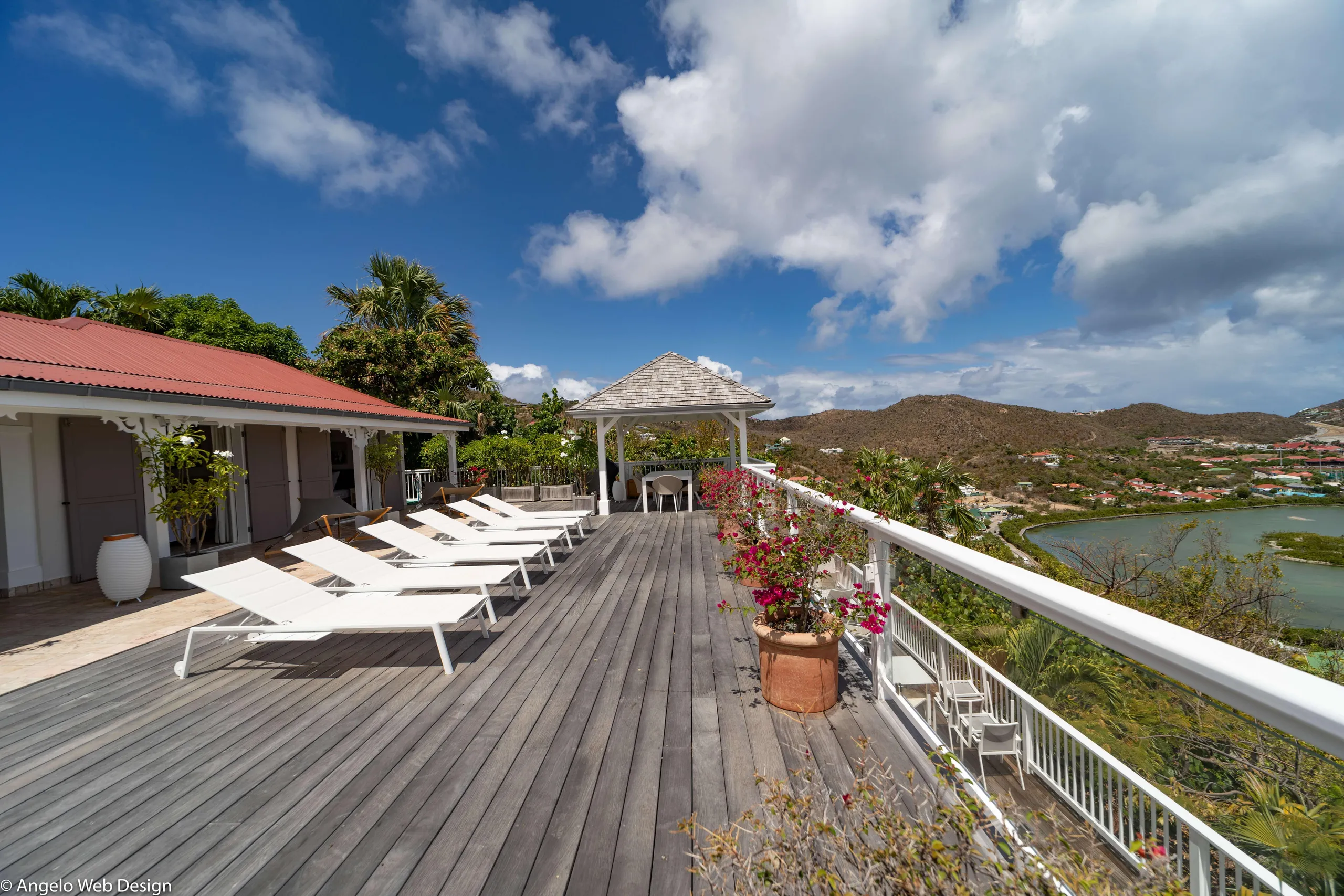 Bright Luxe Villa with Stunning Ocean Views Overlooking St. Jean Bay — photograph 5