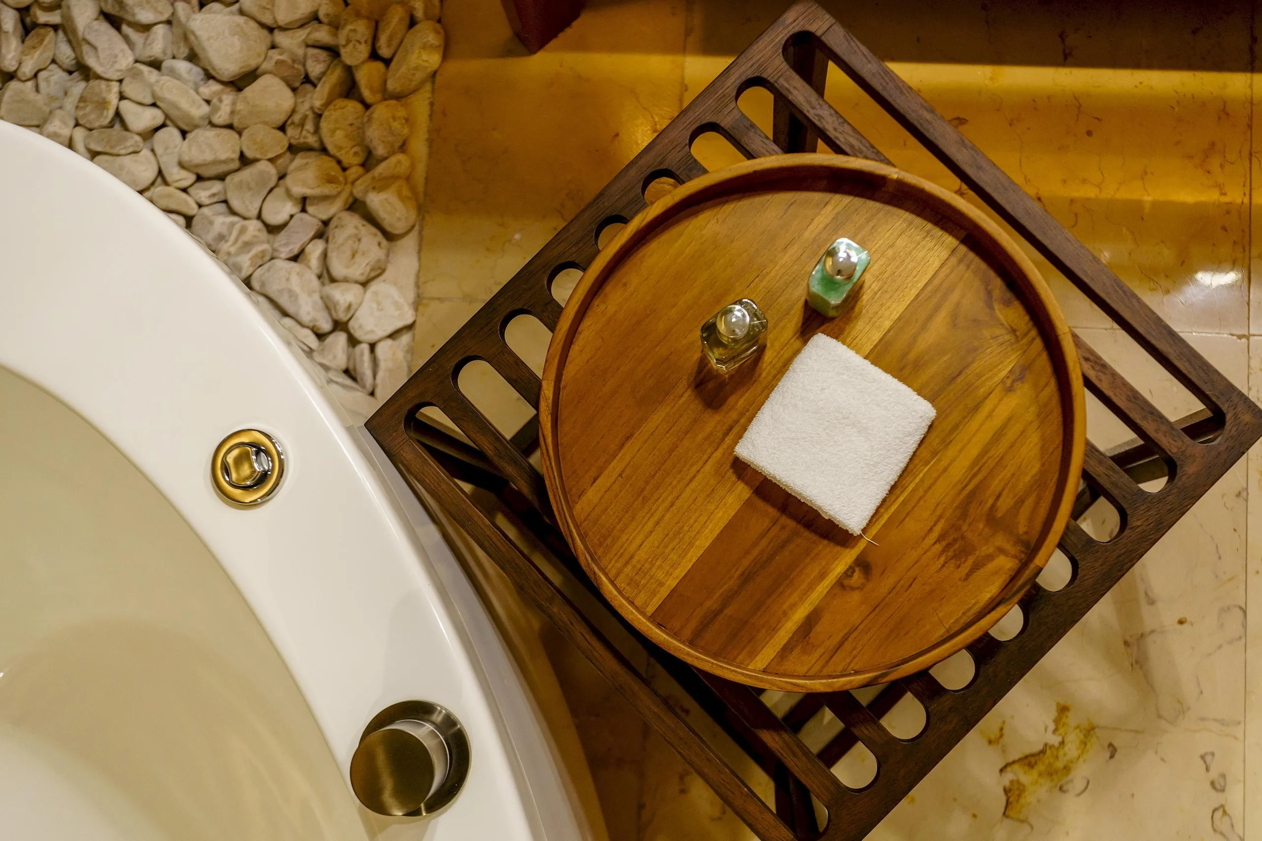 Azure Horizon Hideaway Estate with Resort Access — photograph 12