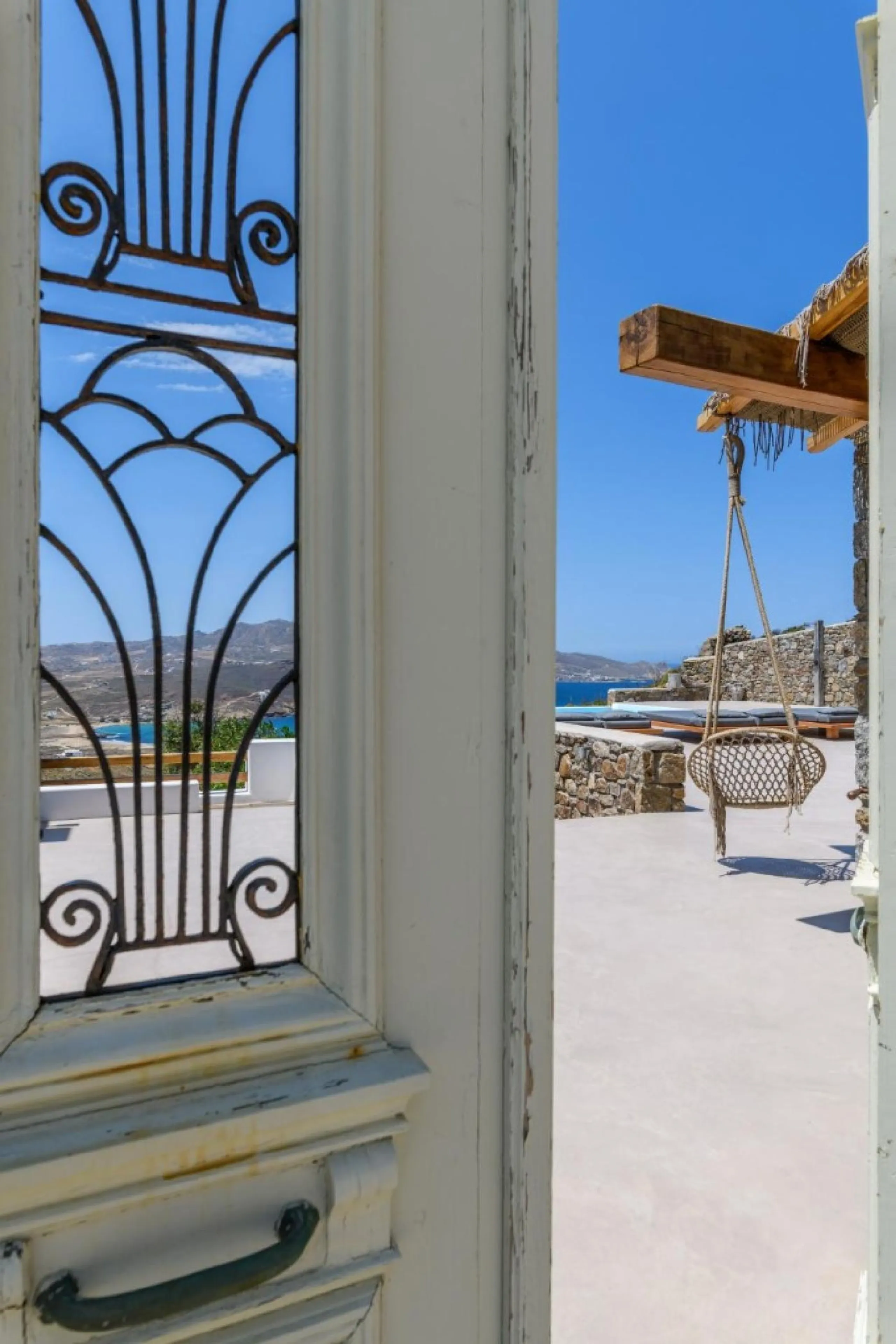 Mykonos Greek Style Villa with Stunning Sea Views — photograph 11