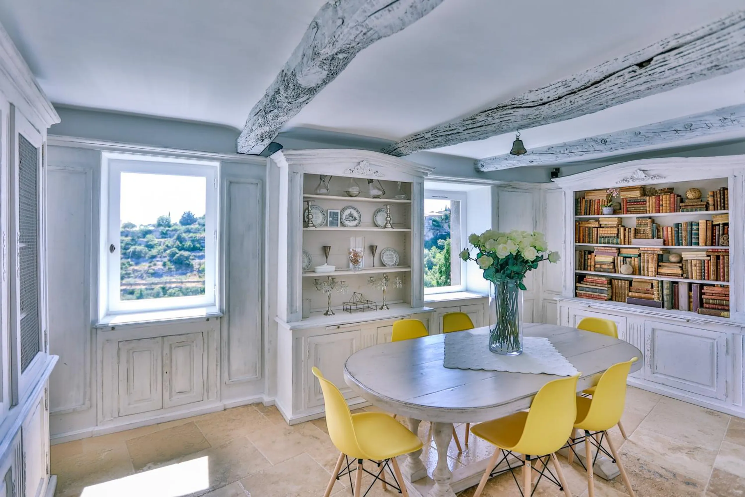 Enchanting Provençal Villa with Pool, Terraced Gardens, and Panoramic Valley Views — photograph 7