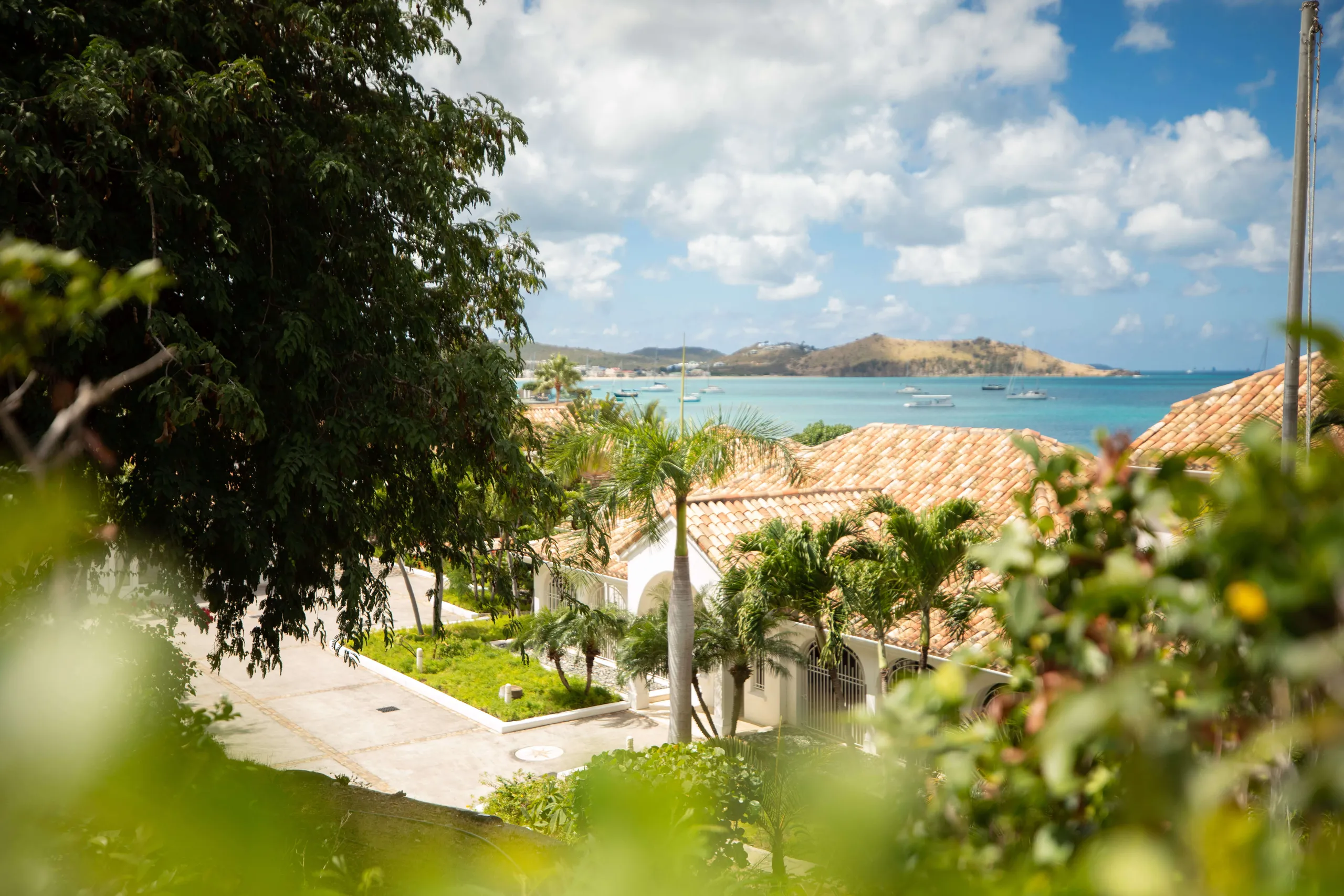 Seafront Luxury Villa in Grand Case with Pool, Jacuzzi & Private Studio — photograph 9