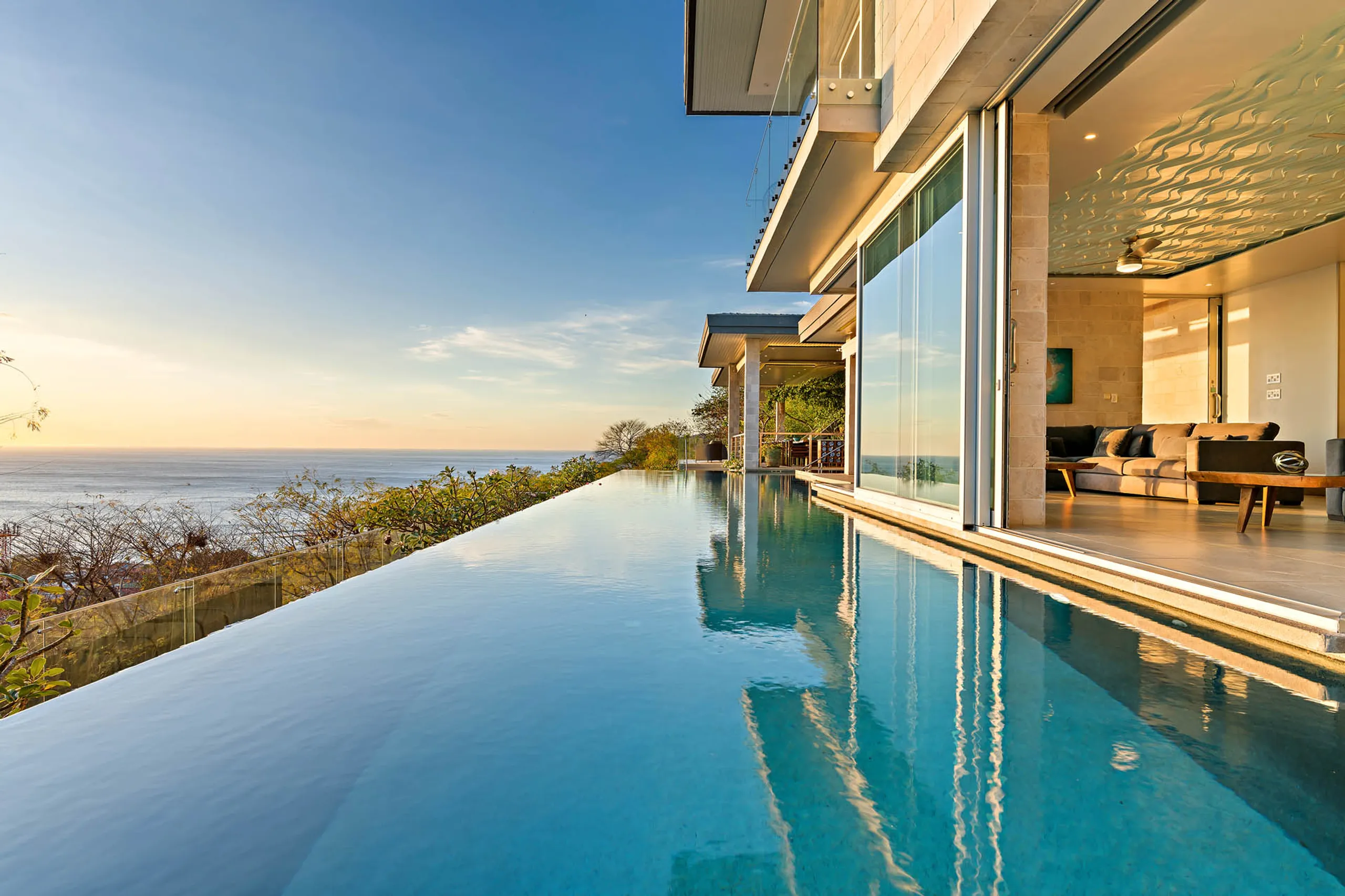 Tropical 9BR Oceanfront Villa with Private Infinity Pool, and Ocean Views — photograph 4