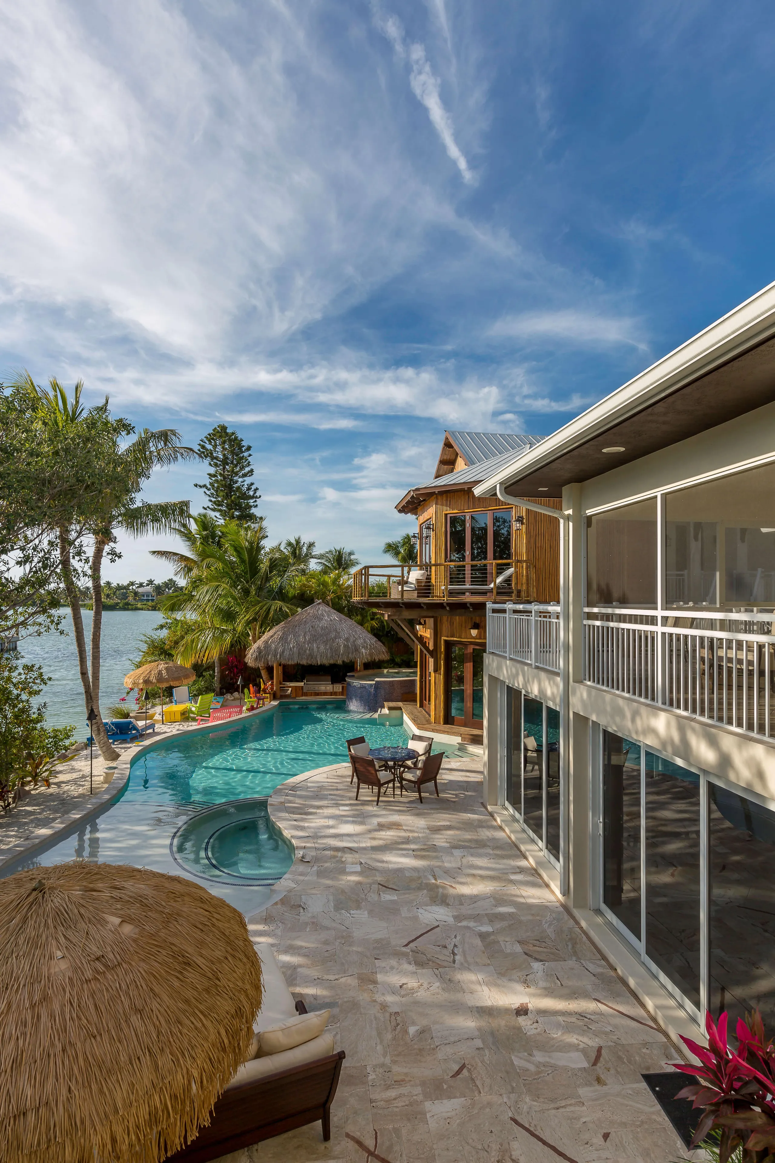 Florida Keys Oceanfront Luxury Villa with Tiki Pool and Many Amenities — photograph 7