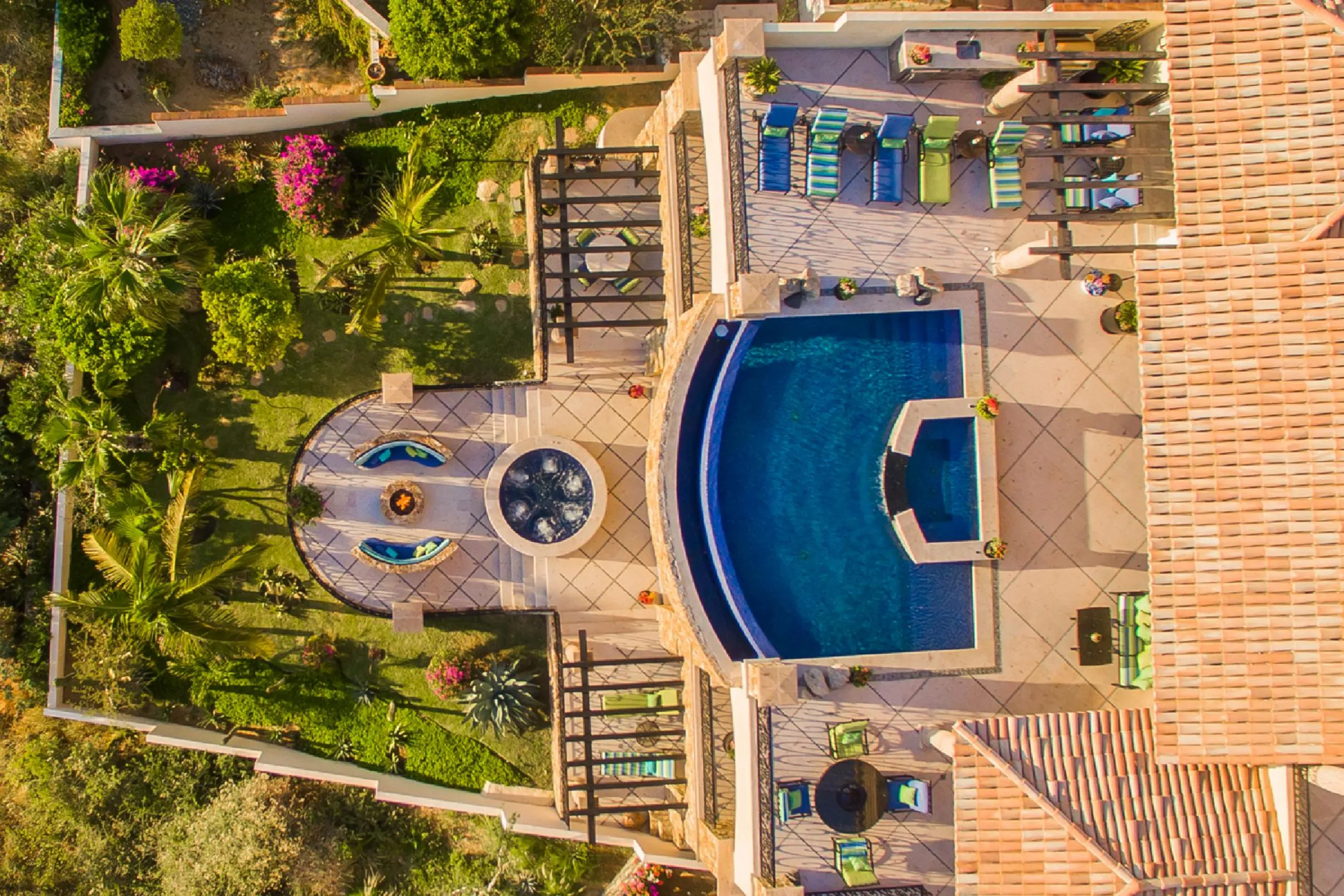 Mexican Colonial Los Cabos Estate with Infinity Pool and Ocean Views — photograph 7