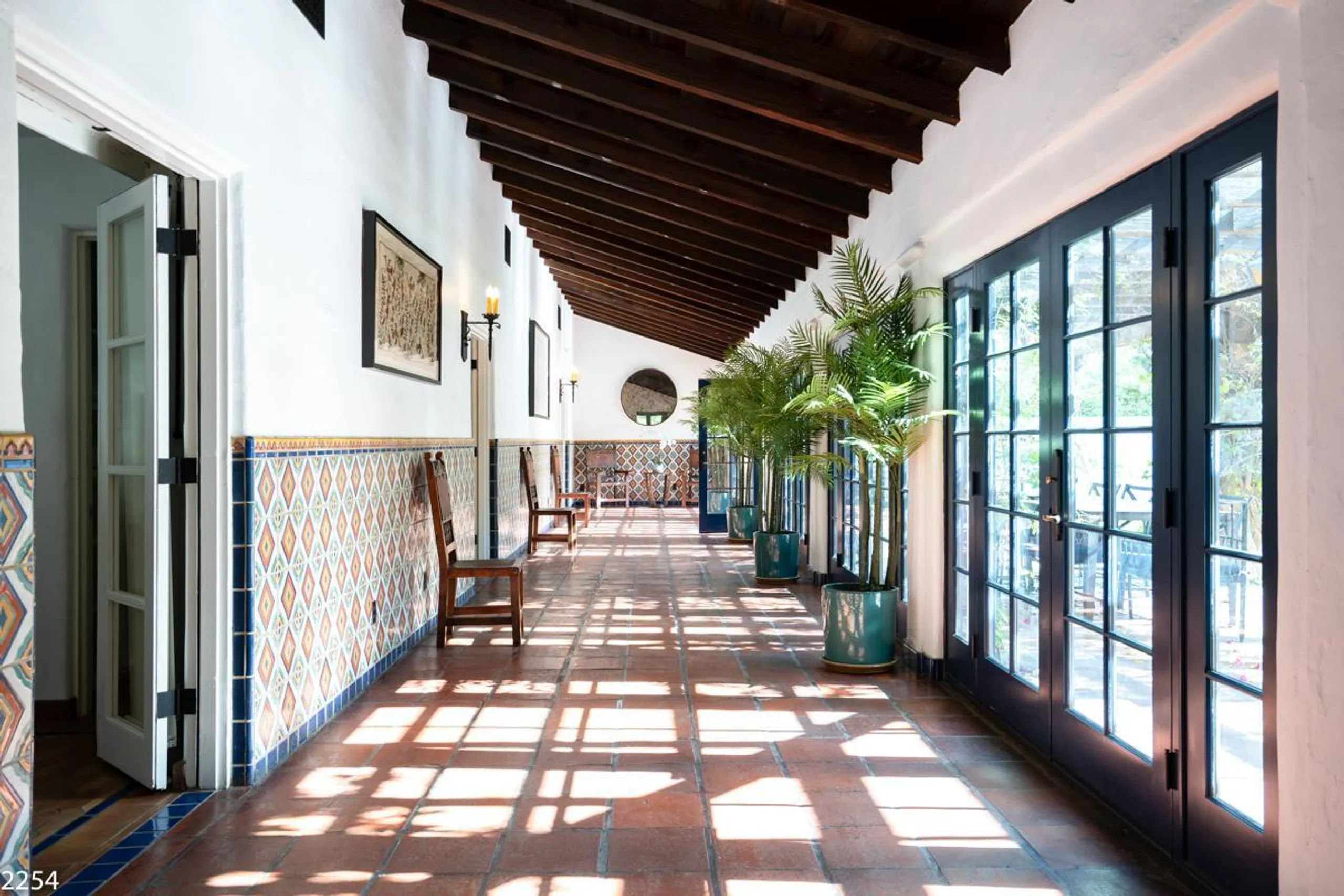 Superb Spanish Villa with Private Pool and Garden Grounds — photograph 8