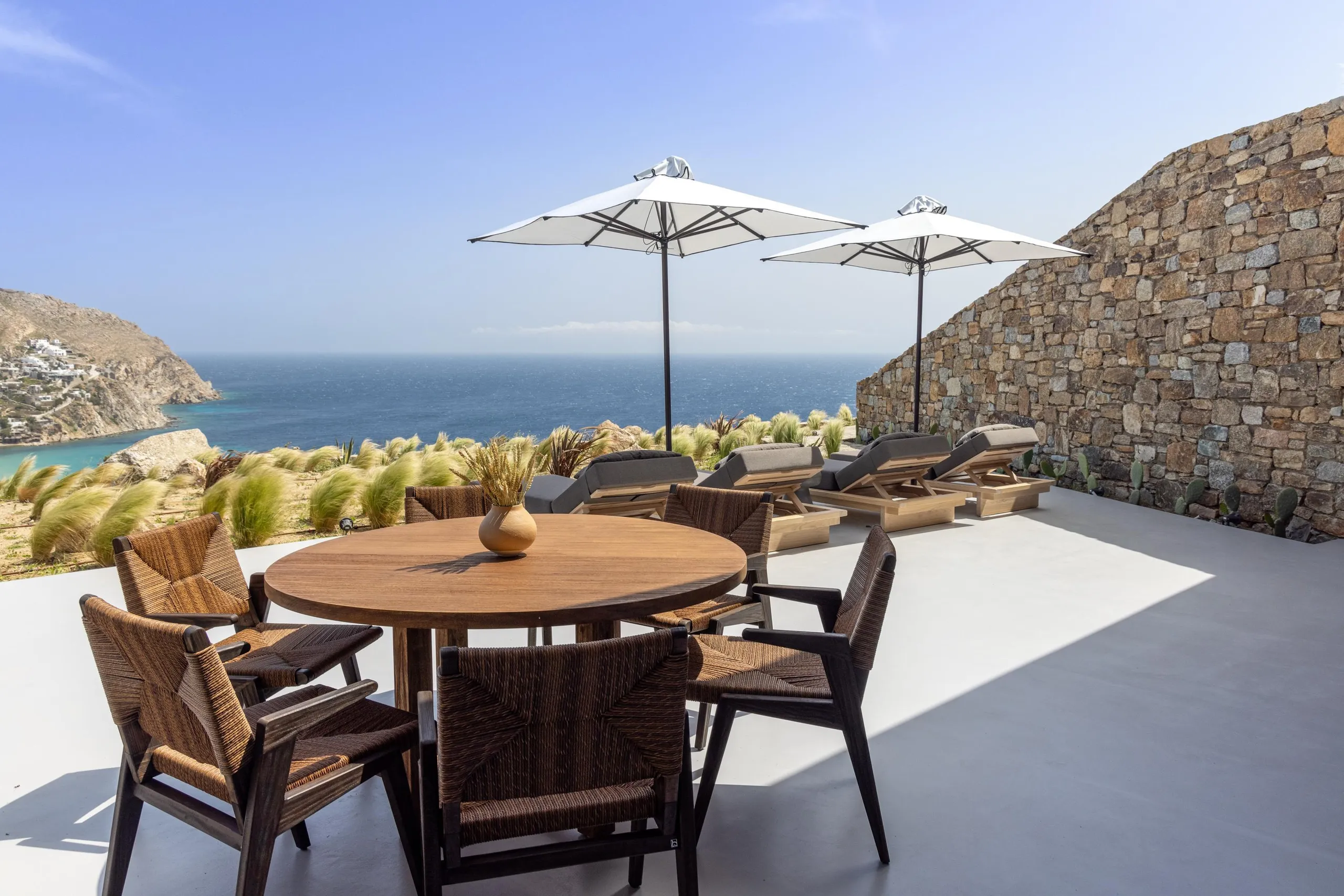 Luxury Mykonos Villa: Breathtaking Views, Modern Design, and Unparalleled Comfort — photograph 8