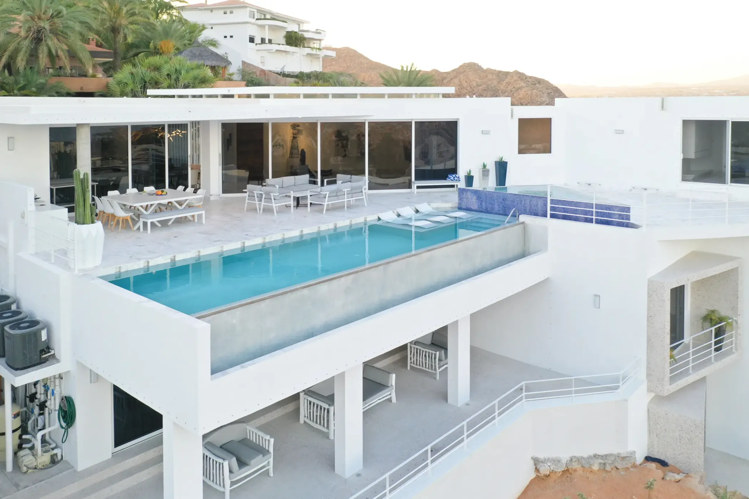 Pedregal Grandview Estate with Infinity Pool and Perfect VIews over the Marina — photograph 2