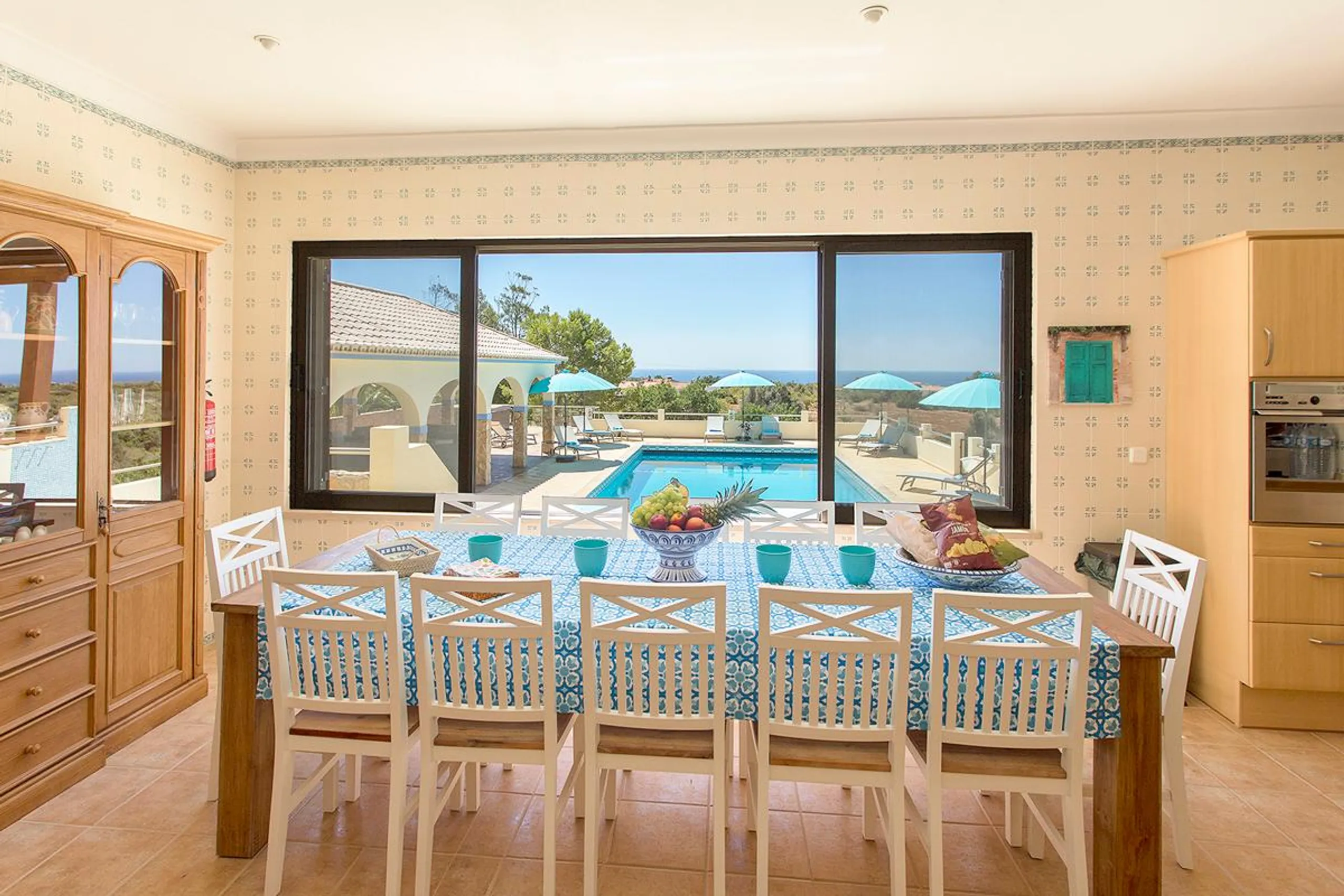 Extraordinary Modern Villa with Private Pool and Panoramic Sea Views — photograph 12