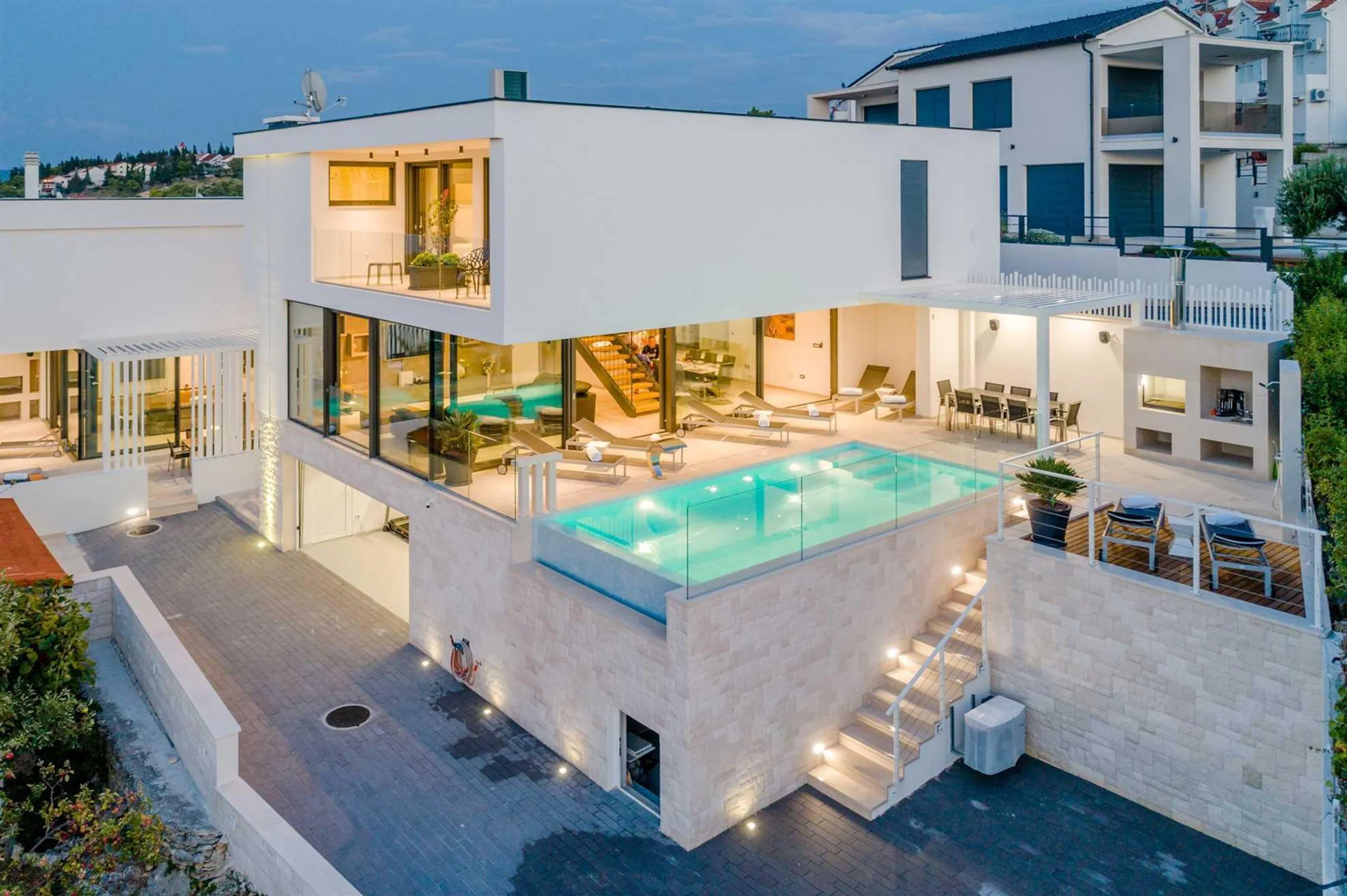 Phenomenal Contemporary Villa with Private Pool and Stunning Sea View — photograph 4