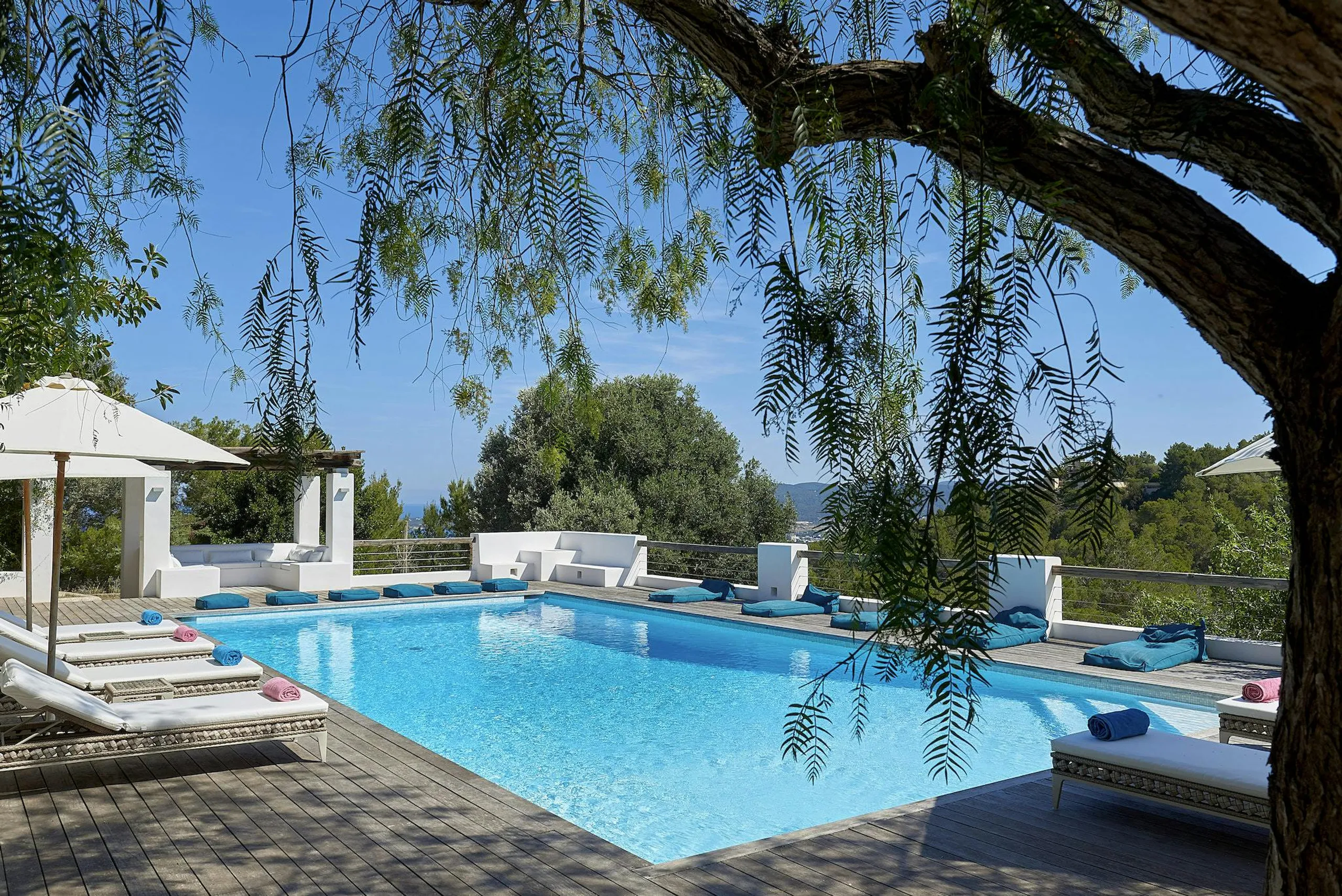 Rustic Spanish Villa in Ibiza with Private Pool and Backyard Entertainment, Ibiza
