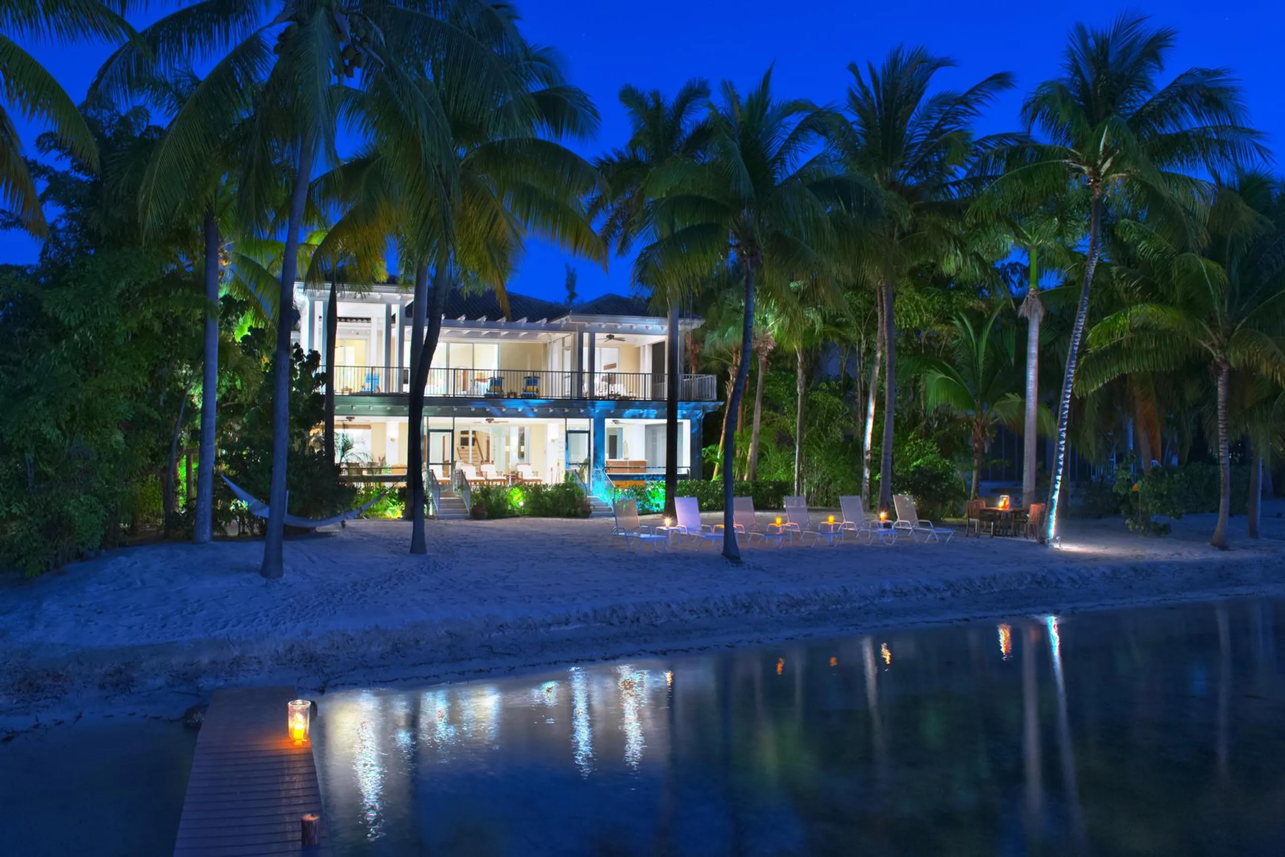 Elegant Cayman Kai Beach Front Estate with Incredible Ocean Views — photograph 5