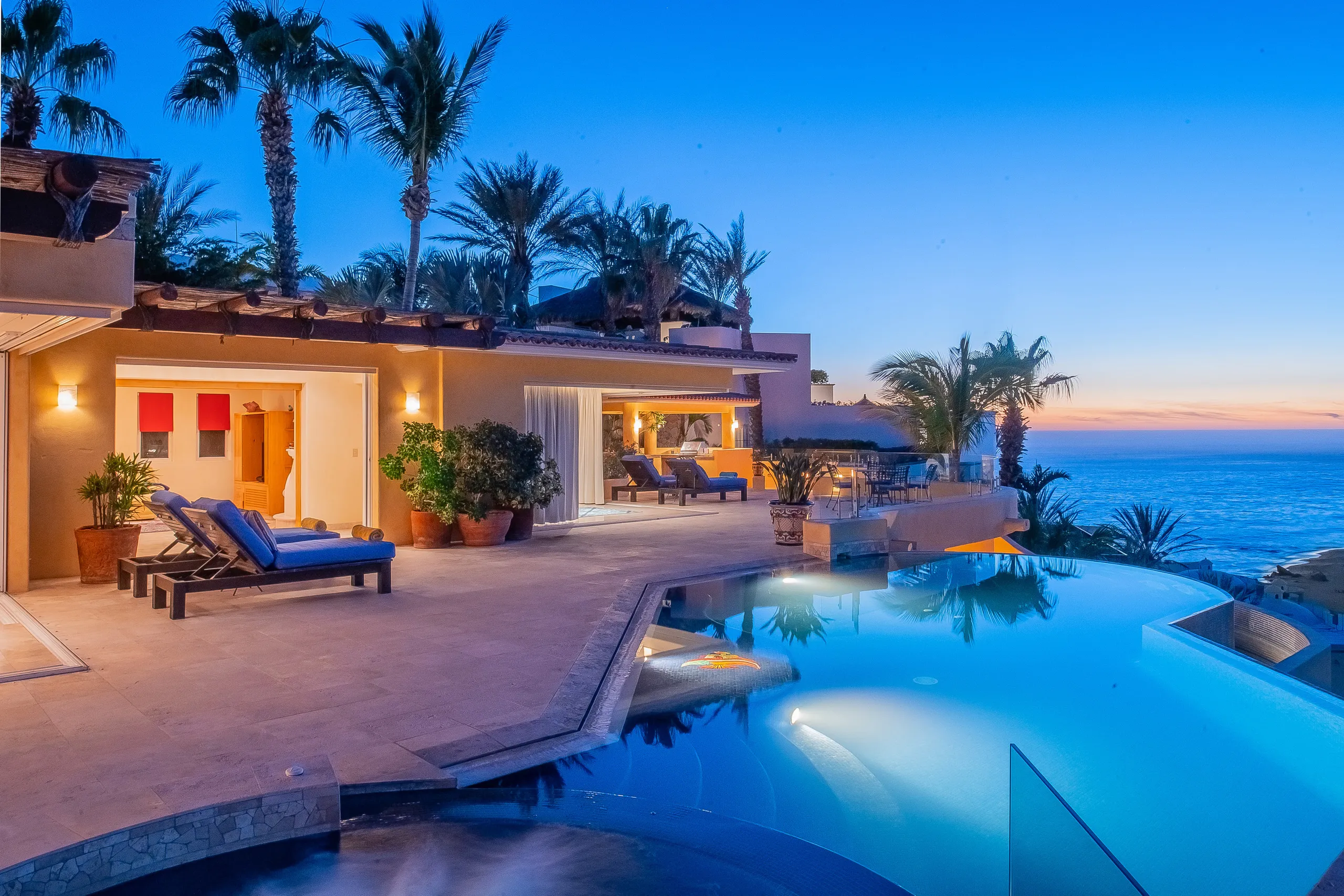 Sensational Hillside Villa with Infinity Pool and Expansive Views, Pedregal