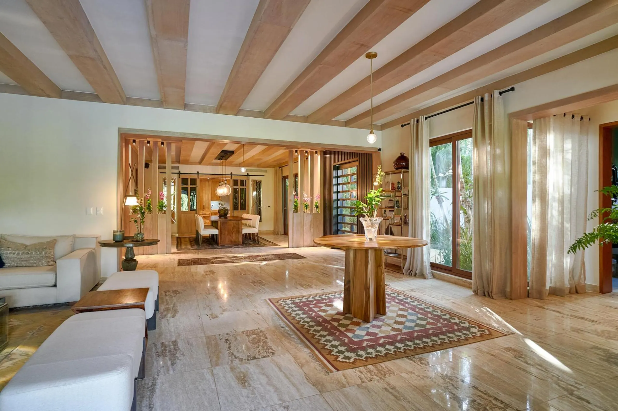 Glorious 4BR Villa with Heated Pool and the Marina Nearby — photograph 5