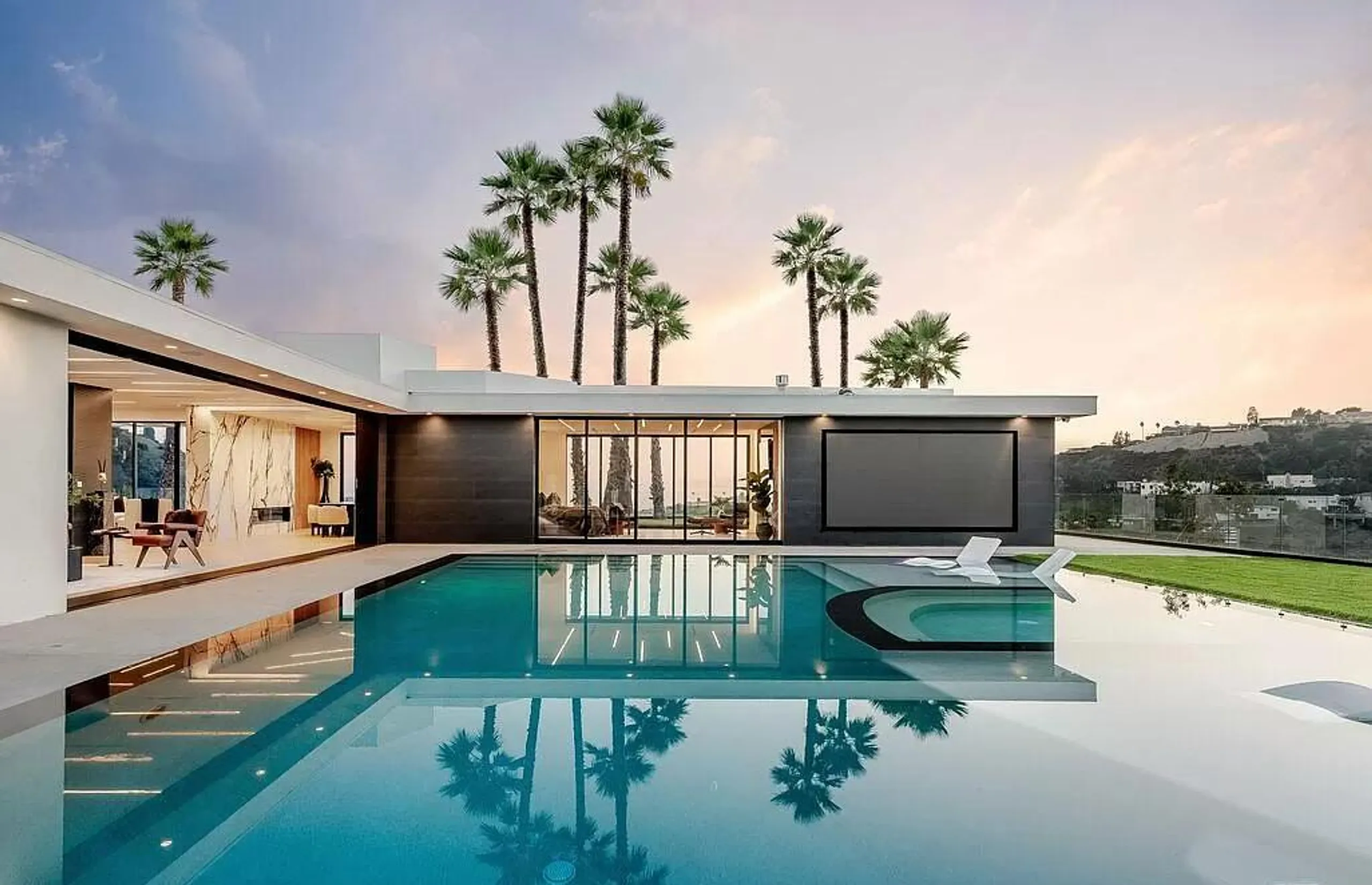 Modern Hillside Estate with Ocean Views — photograph 5