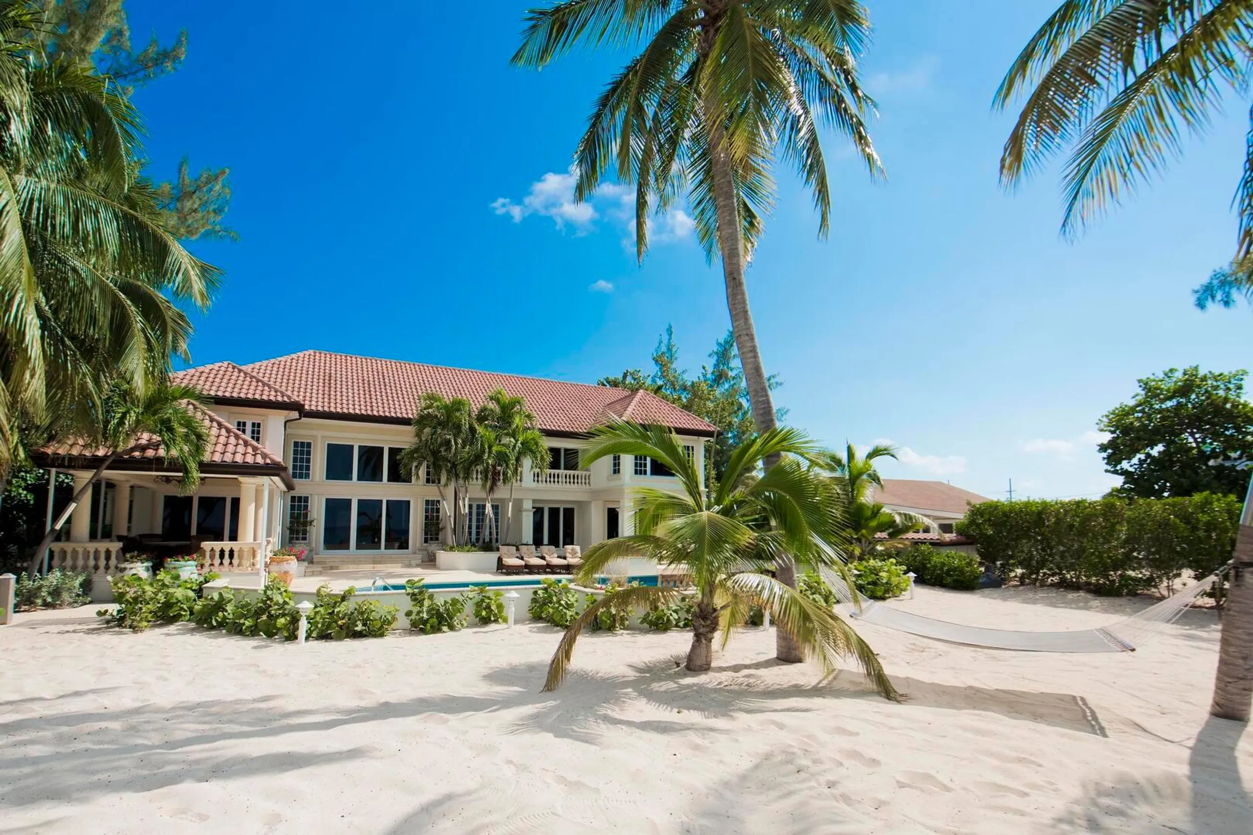 Seven Mile Serenity Estate: A West Bay Getaway with Private Resort Pool and Beach in West Bay