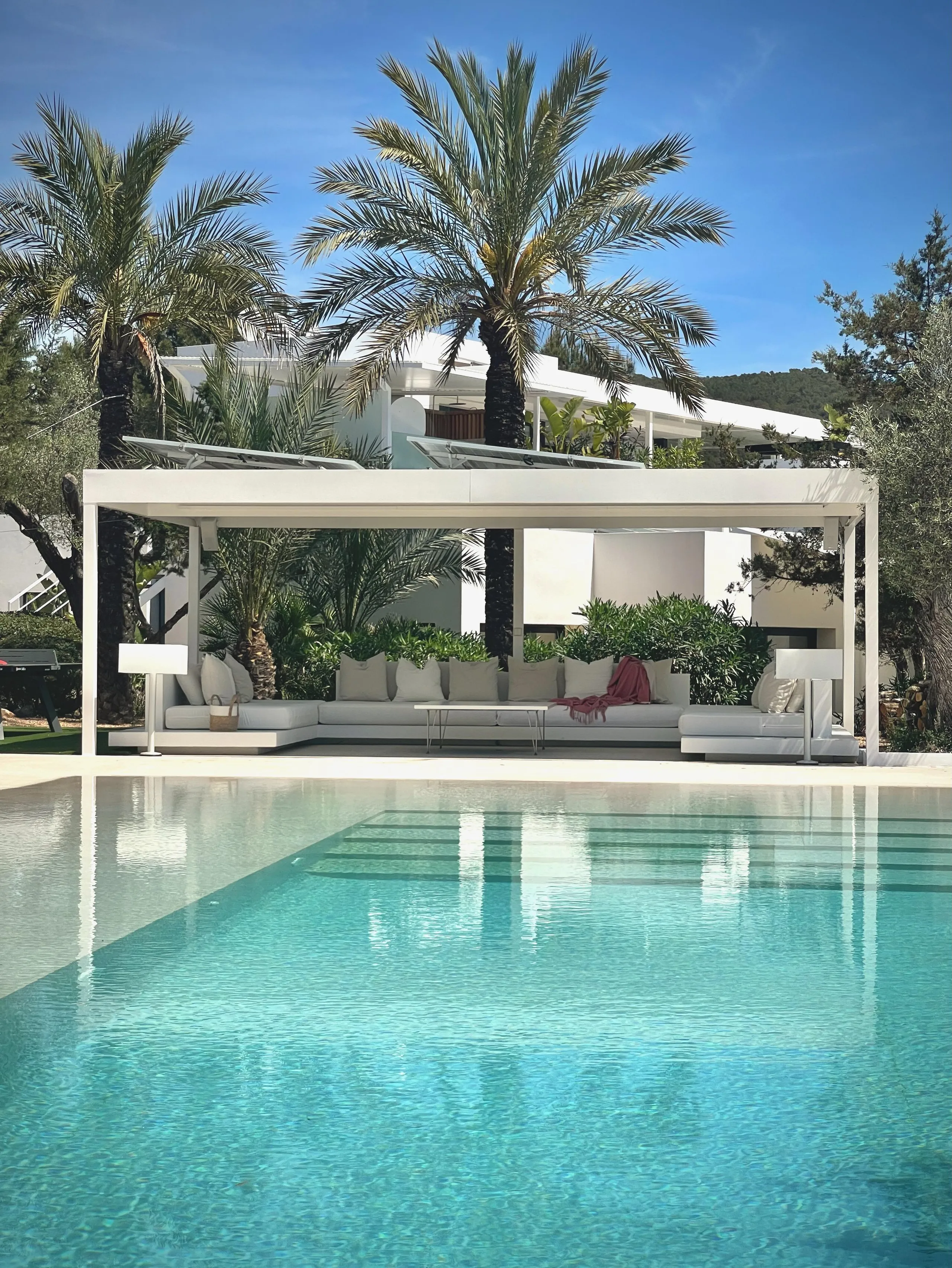 Exquisite Island Estate with Private Pool, Ocean View, and Panoramic Views — photograph 7