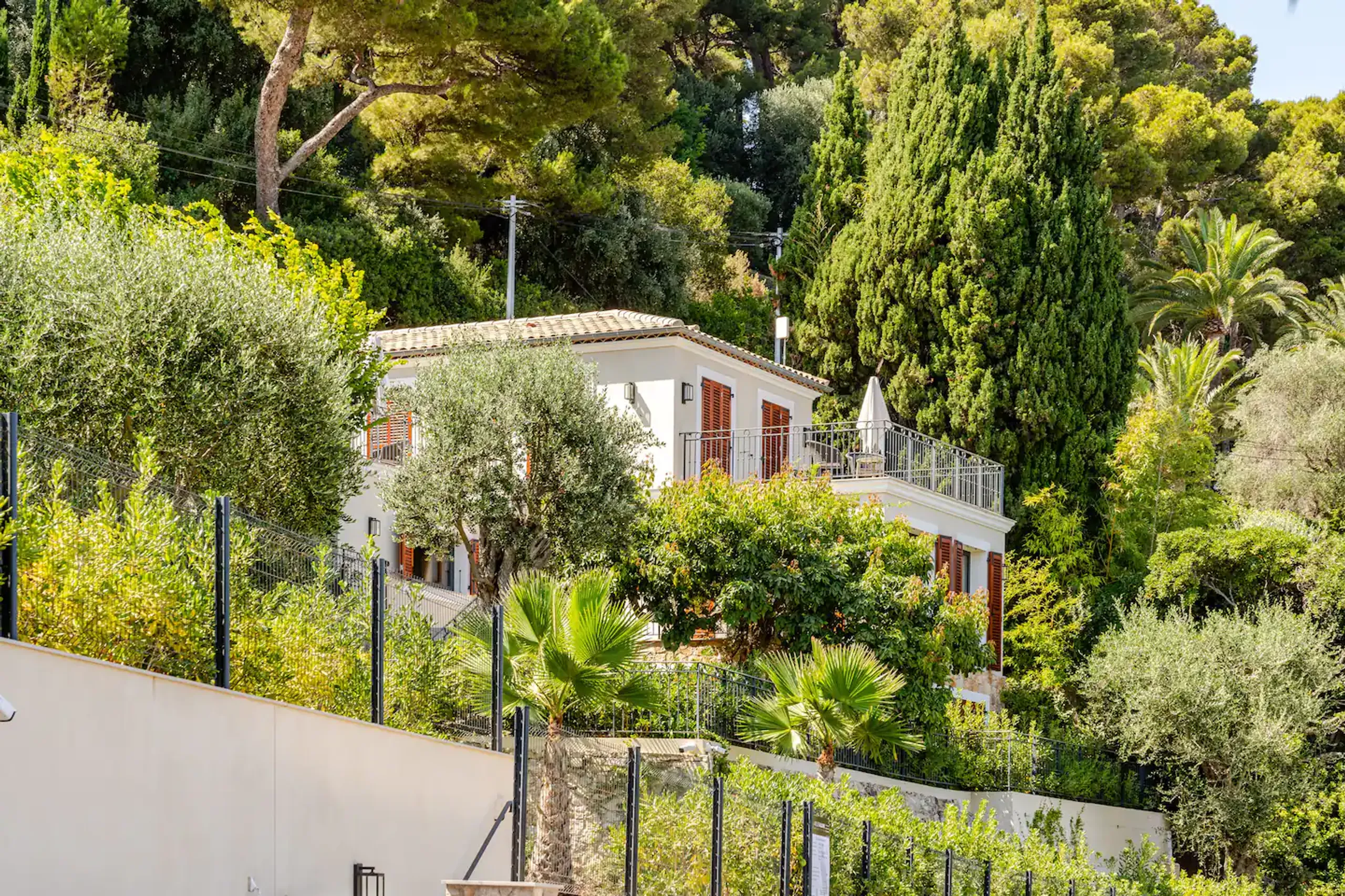 Serene Villa in Cap Ferrat with Private Pool and Breathtaking Panoramic Views of the Mediterranean Sea — photograph 2