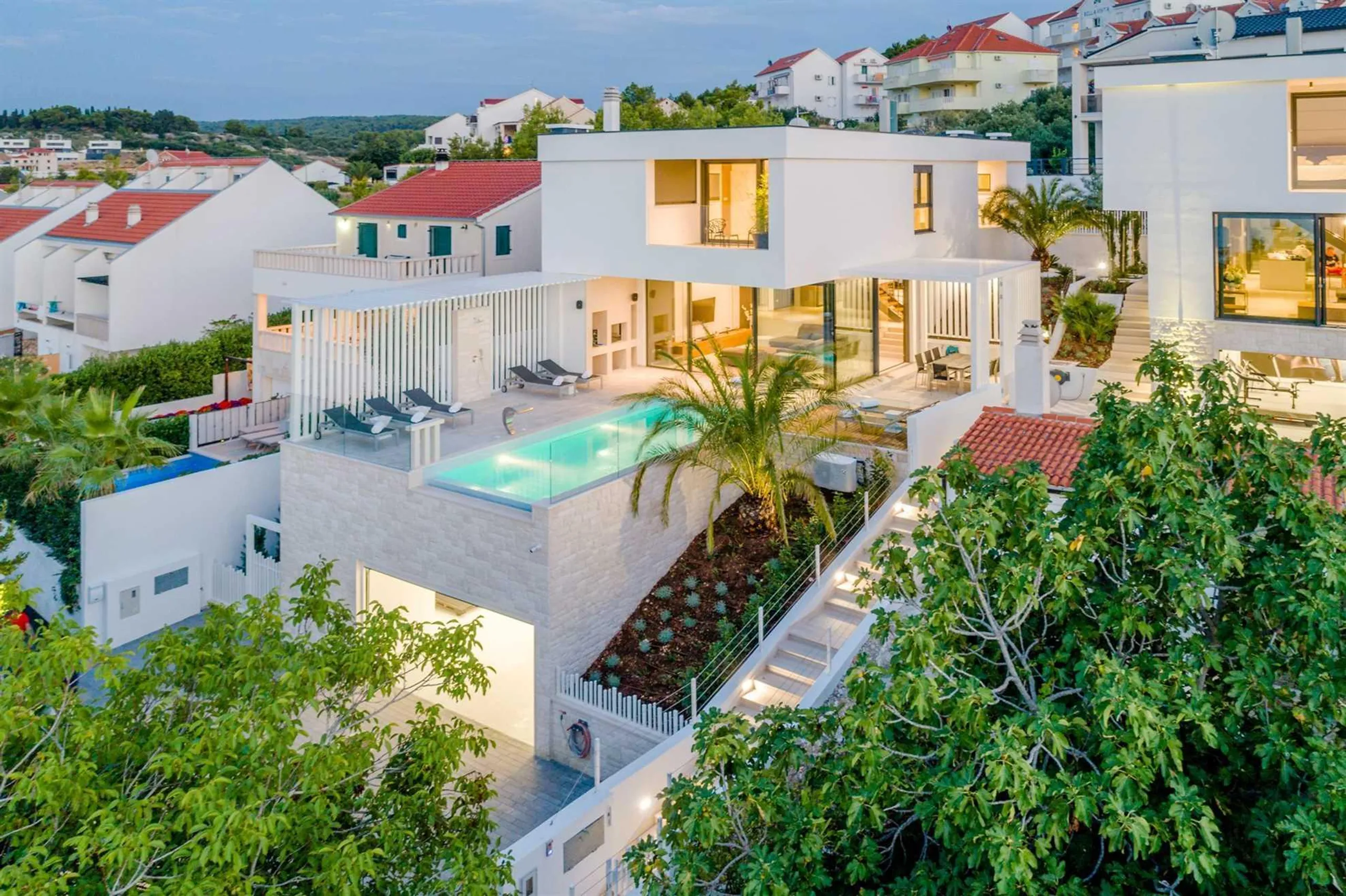 Phenomenal Contemporary Villa with Private Pool and Stunning Sea View — photograph 9