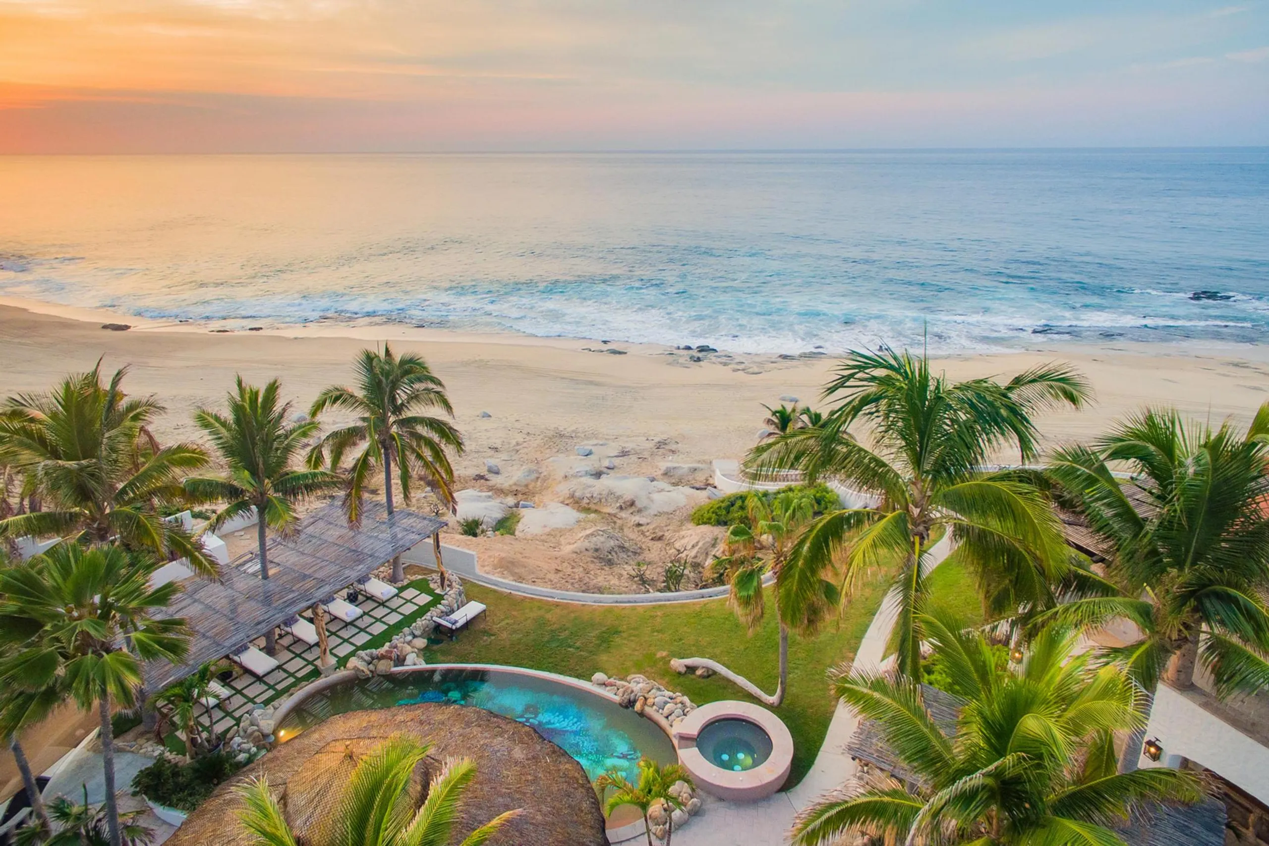 Playa Tortuga Beachfront Oasis Estate with Pool and Amazing Views — photograph 8