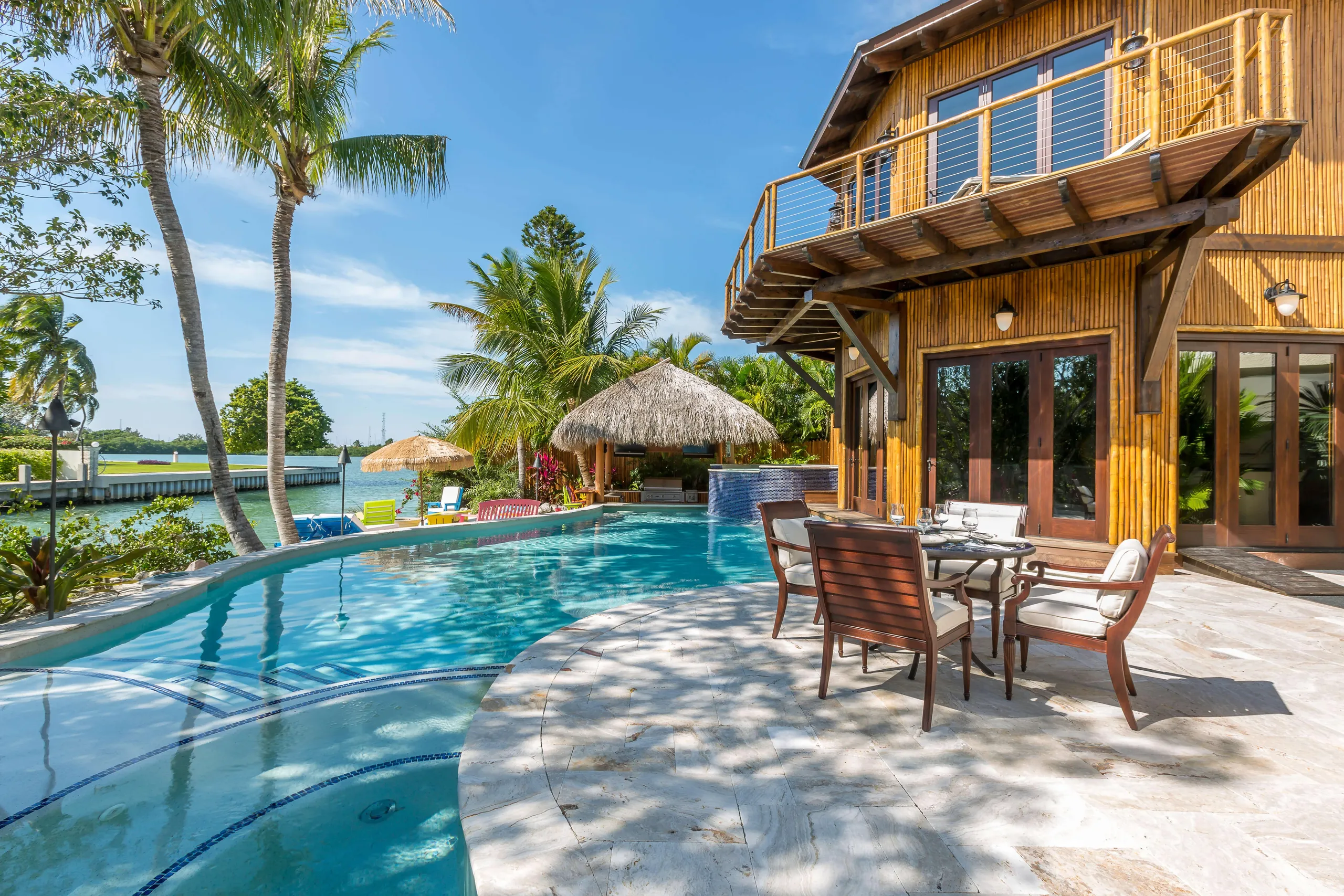 Florida Keys Oceanfront Luxury Villa with Tiki Pool and Many Amenities — photograph 2