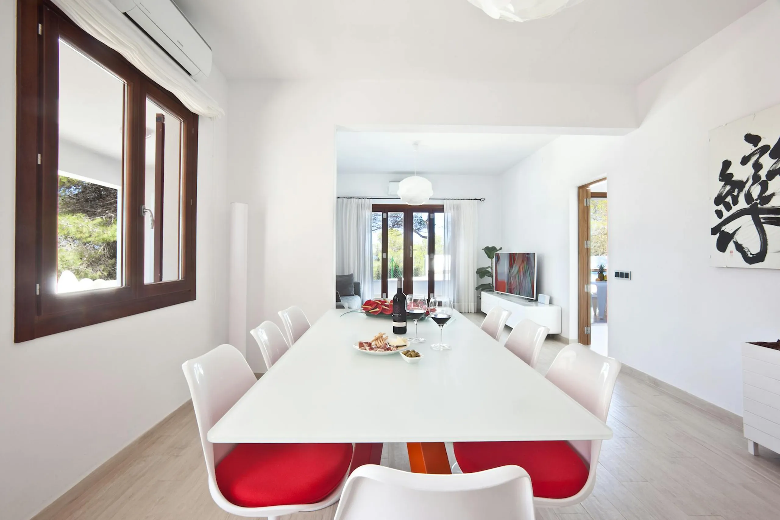 Elegant Ibiza Villa with Private Pool and Walks to Beach — photograph 11